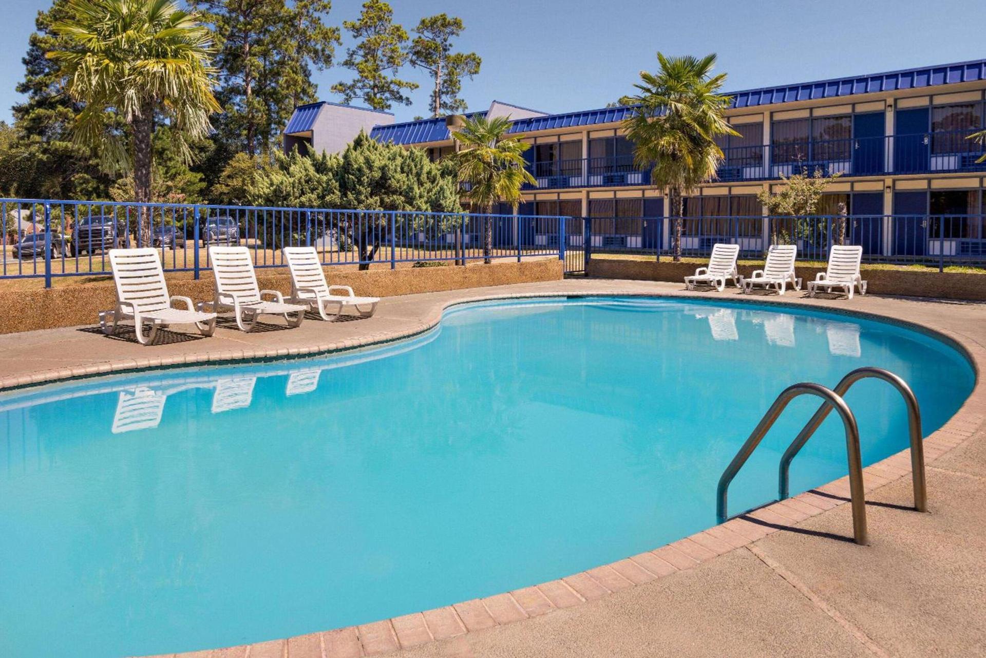 Days Inn by Wyndham McComb MS photo 8