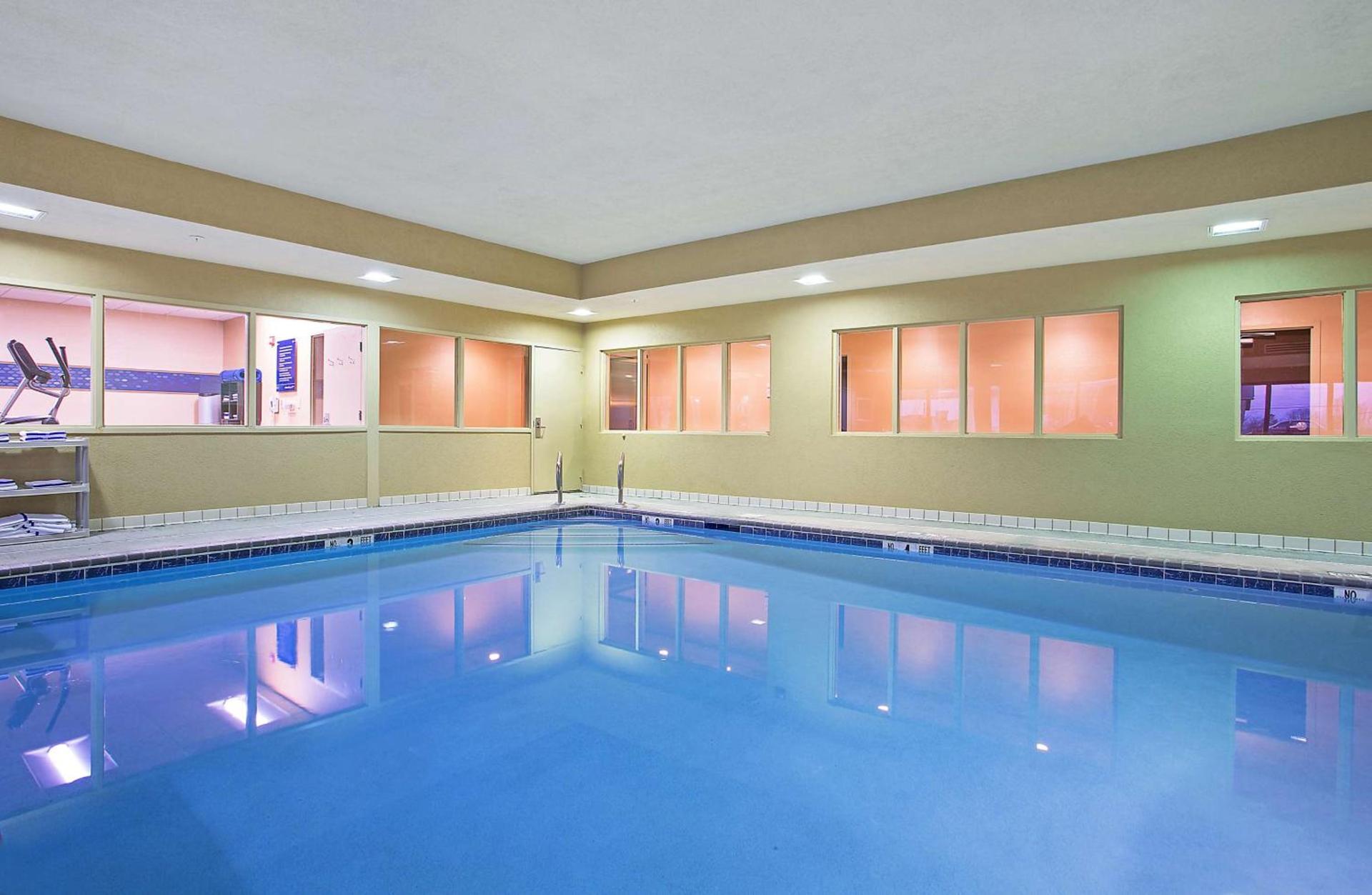 Hampton Inn Dry Ridge photo 8