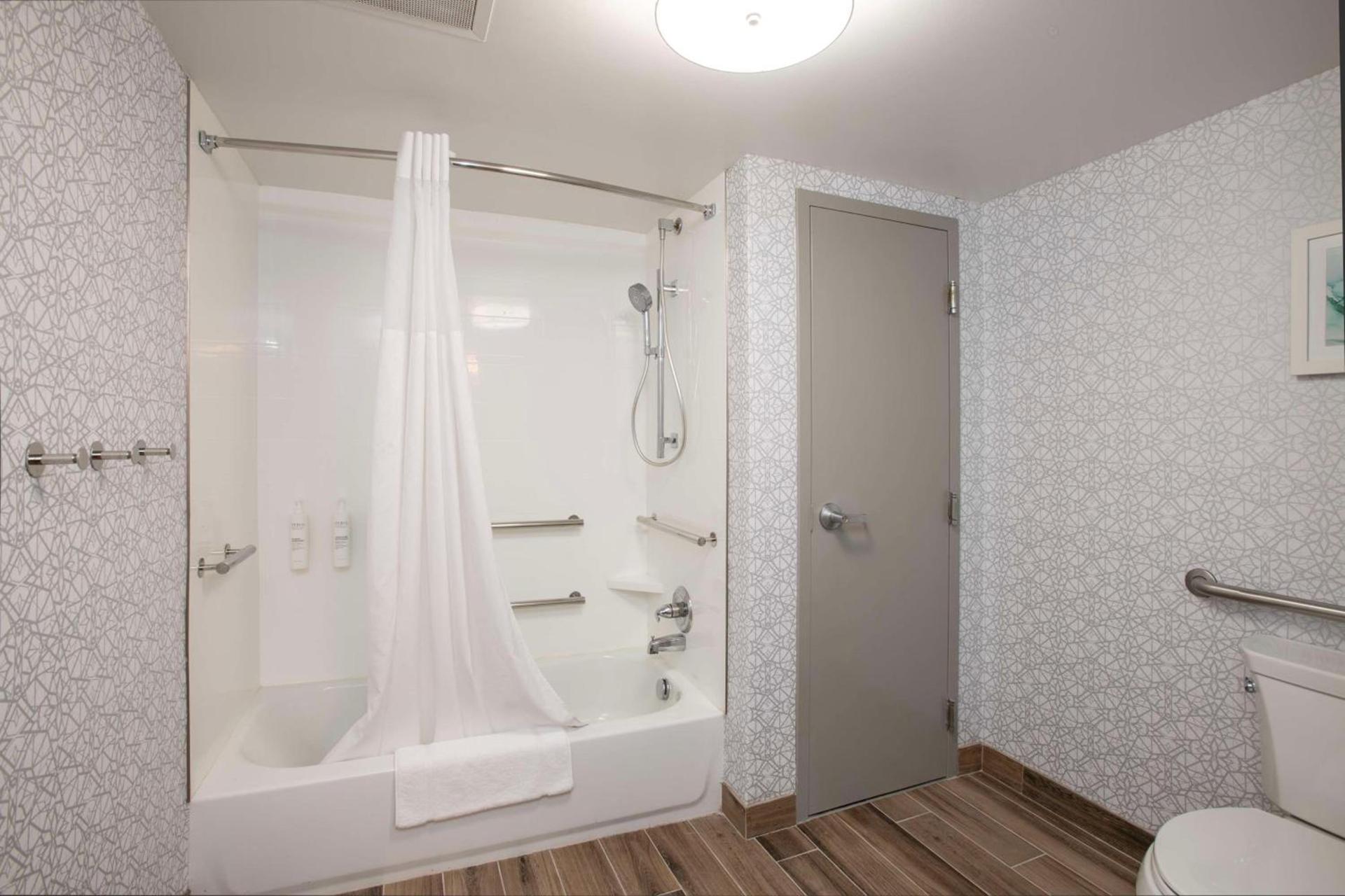 Hampton Inn Dry Ridge photo 28