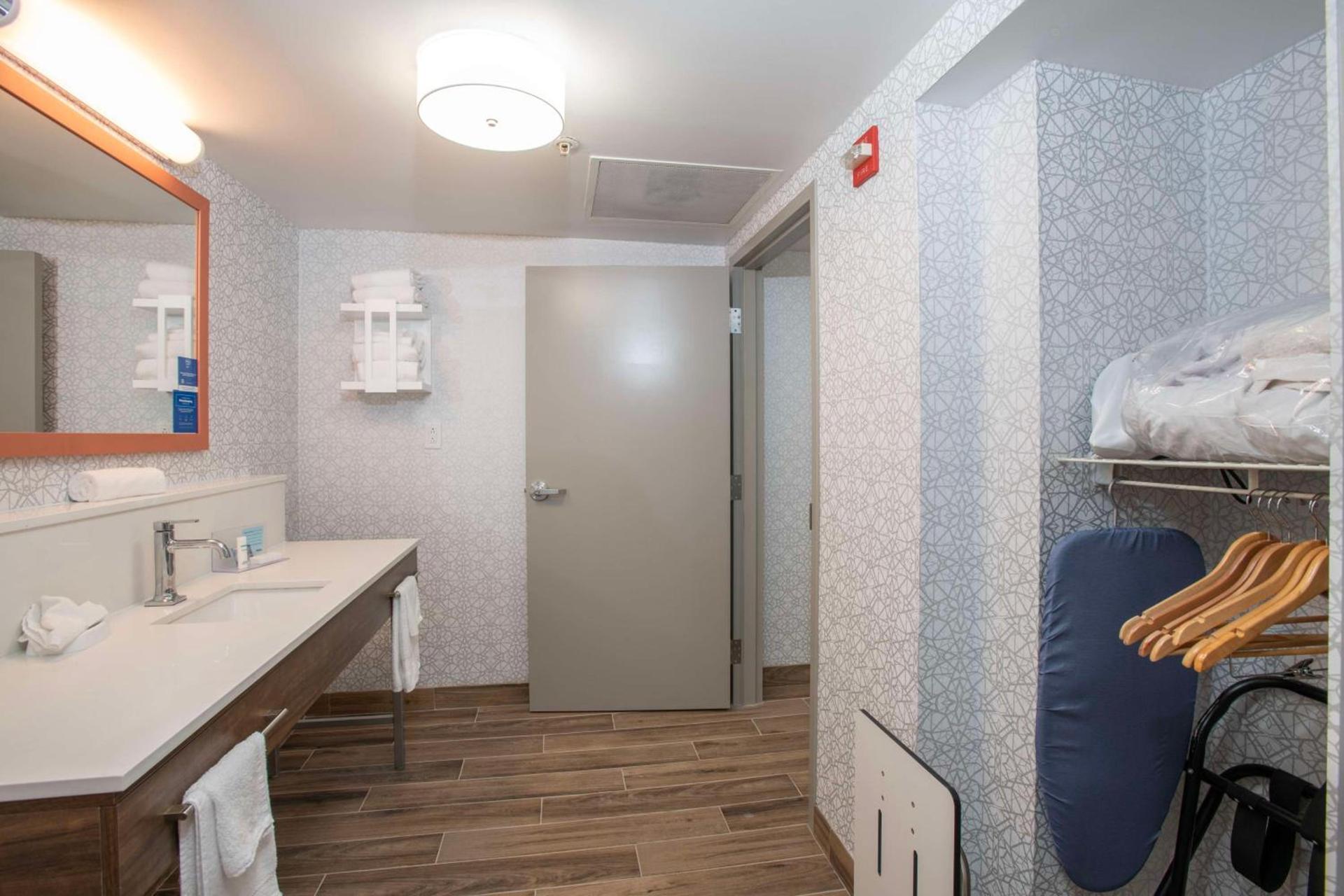 Hampton Inn Dry Ridge photo 36
