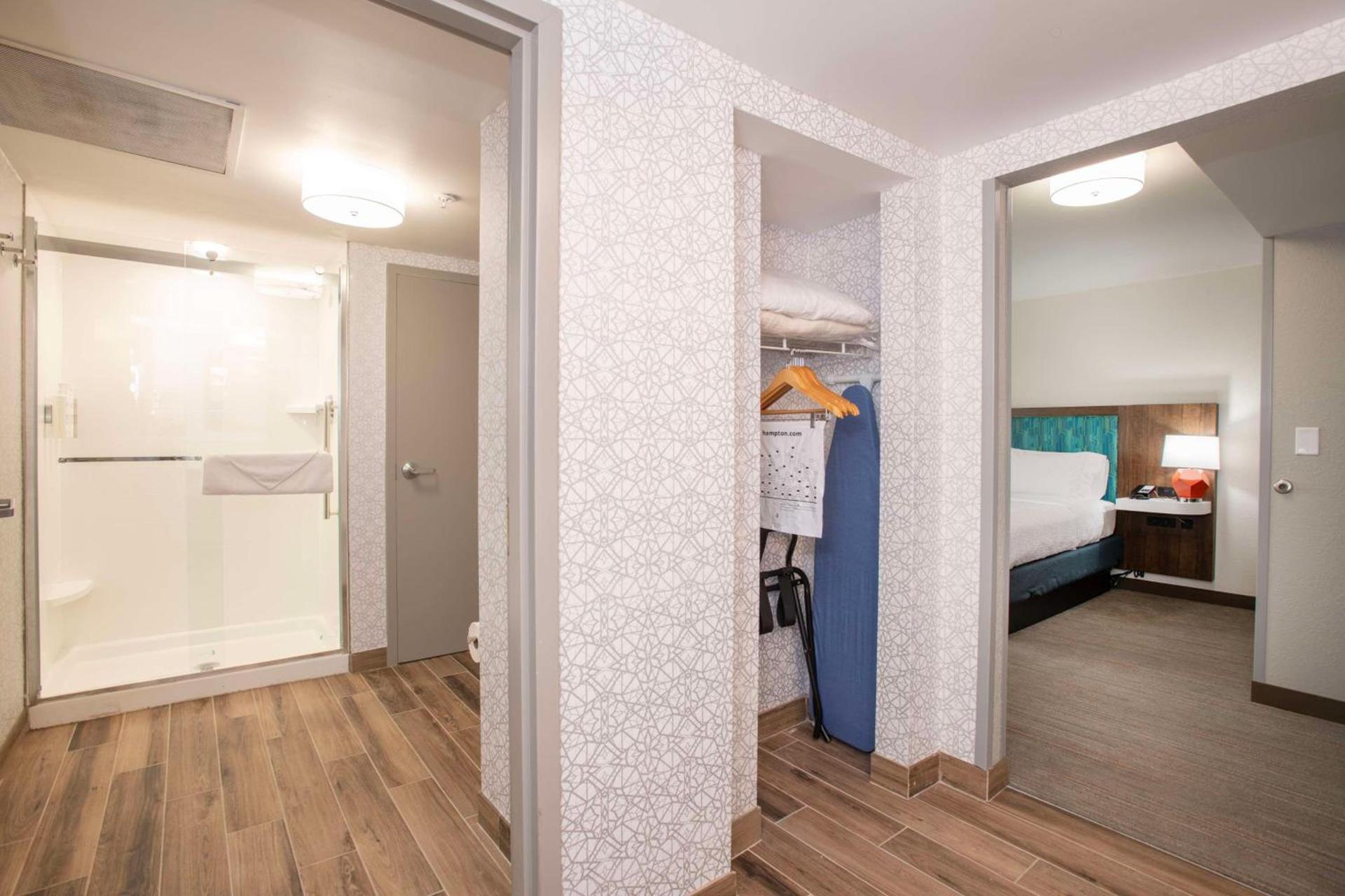 Hampton Inn Dry Ridge photo 42