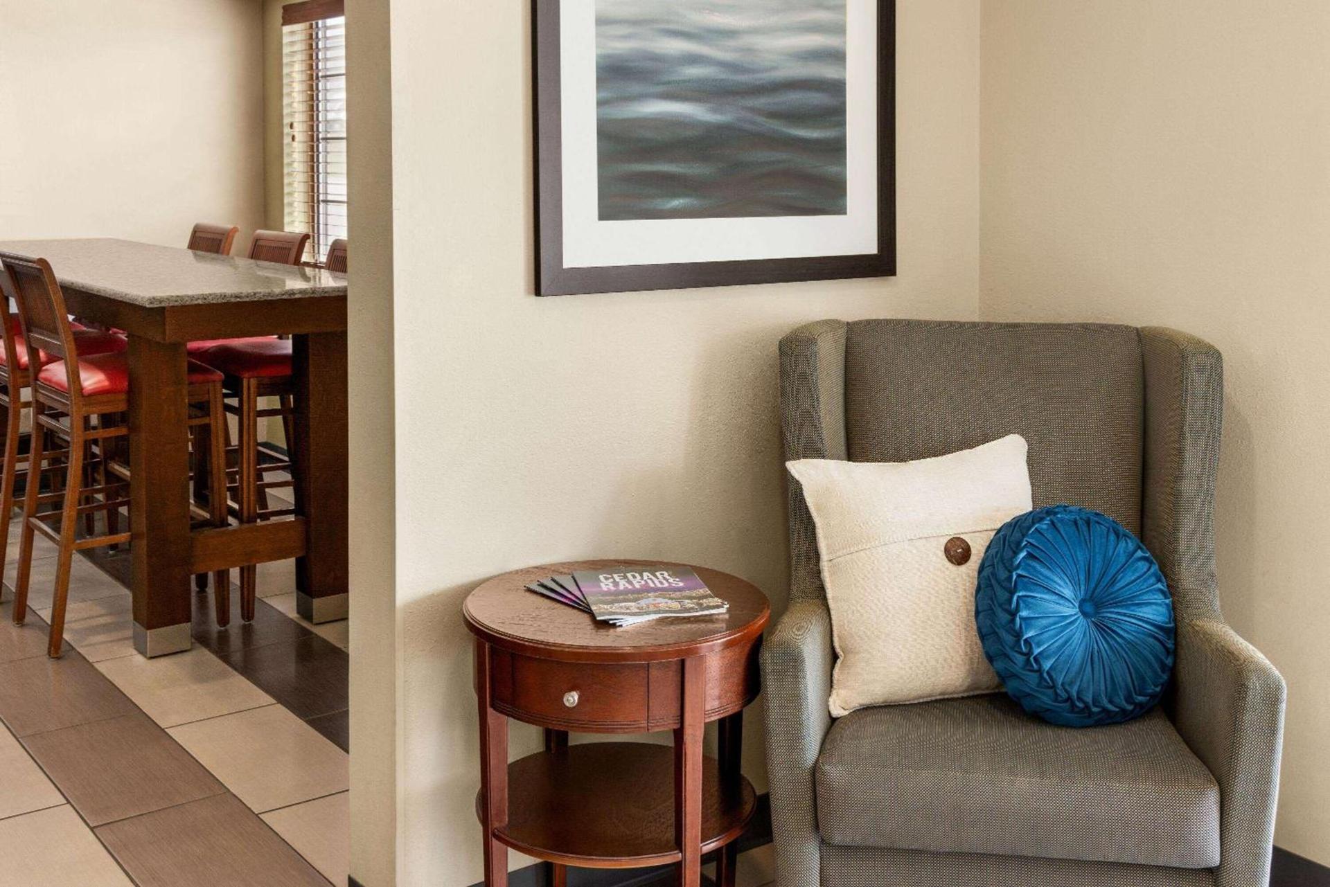 Baymont by Wyndham Cedar Rapids photo 6
