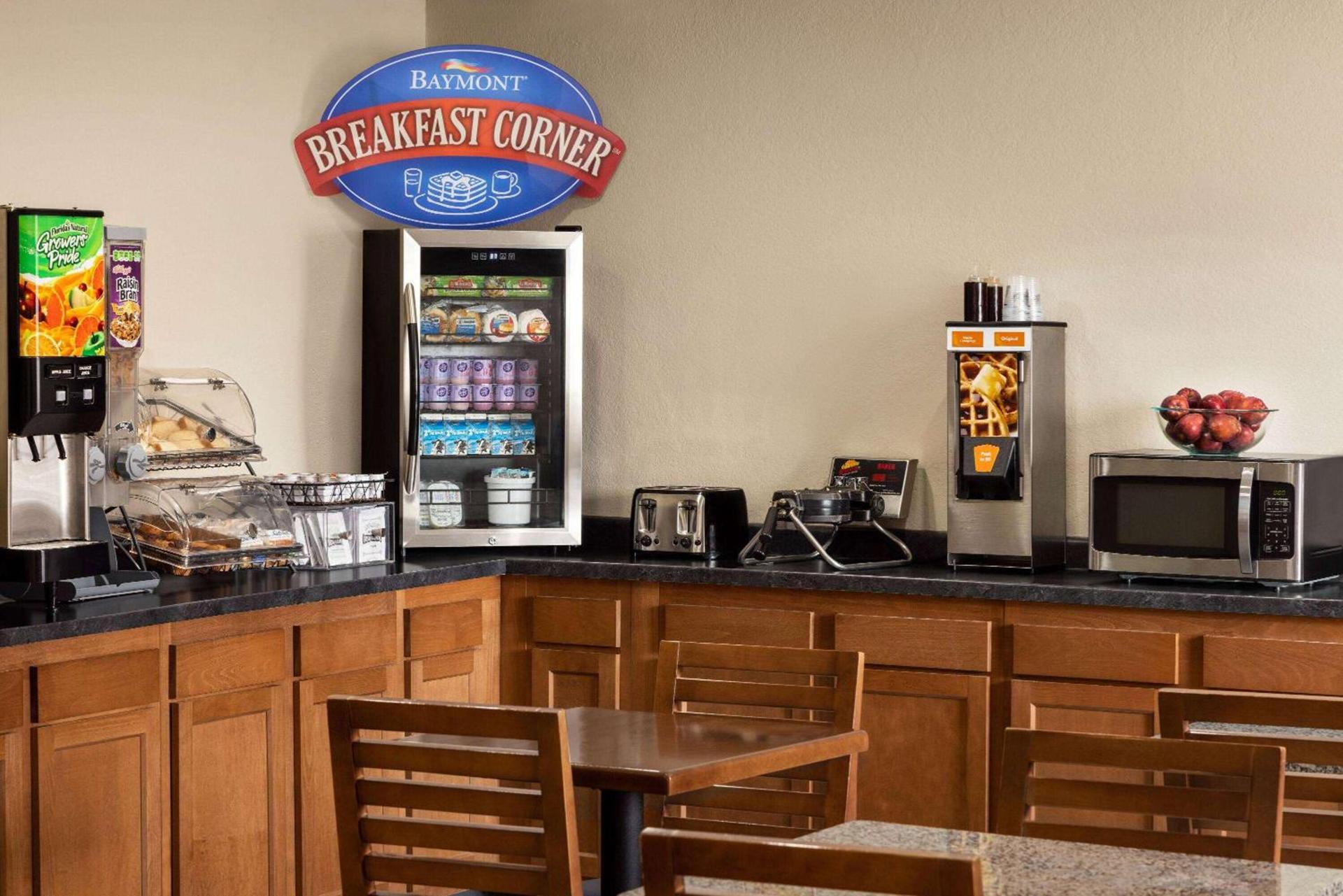Baymont by Wyndham Cedar Rapids photo 8