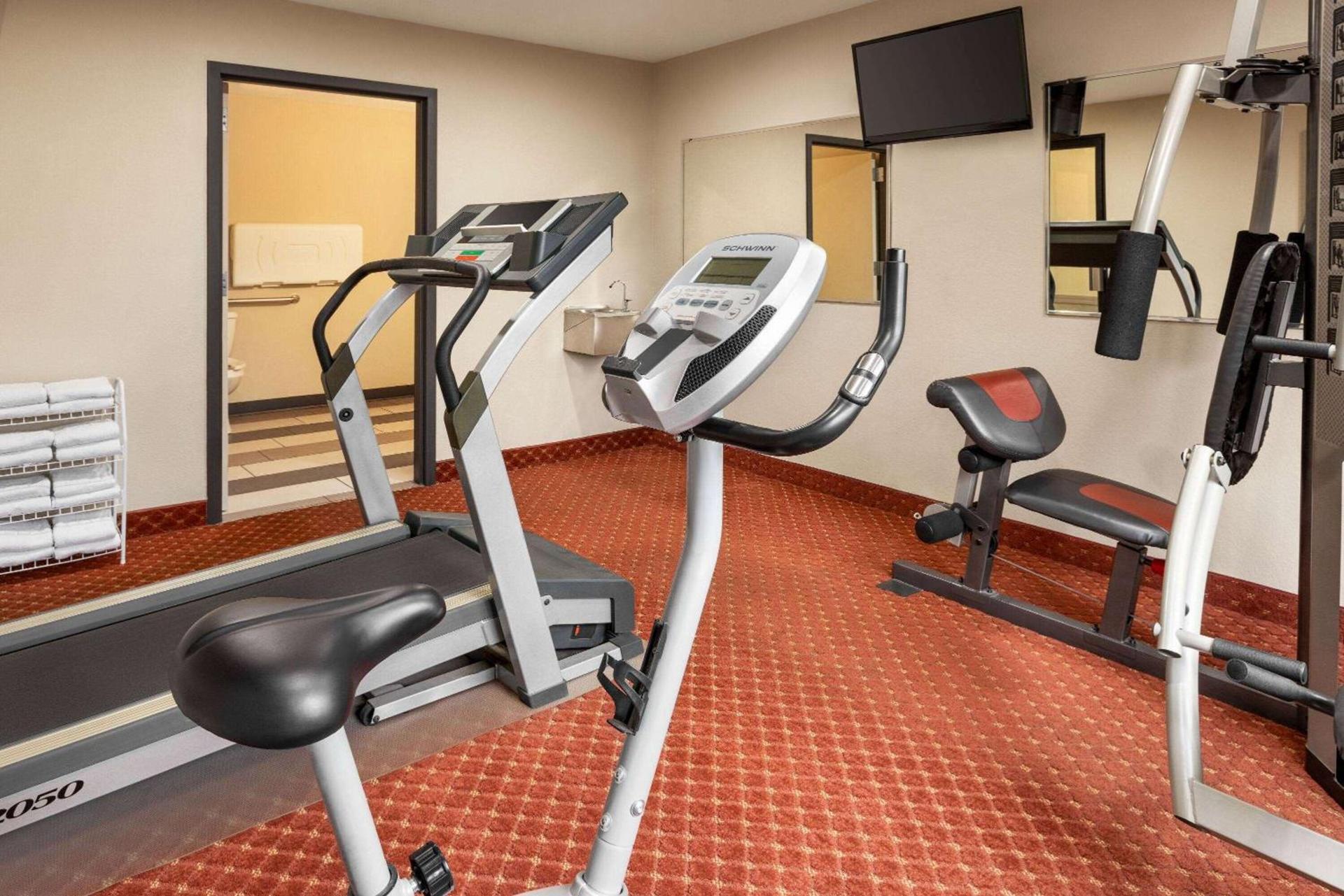 Baymont by Wyndham Cedar Rapids photo 11