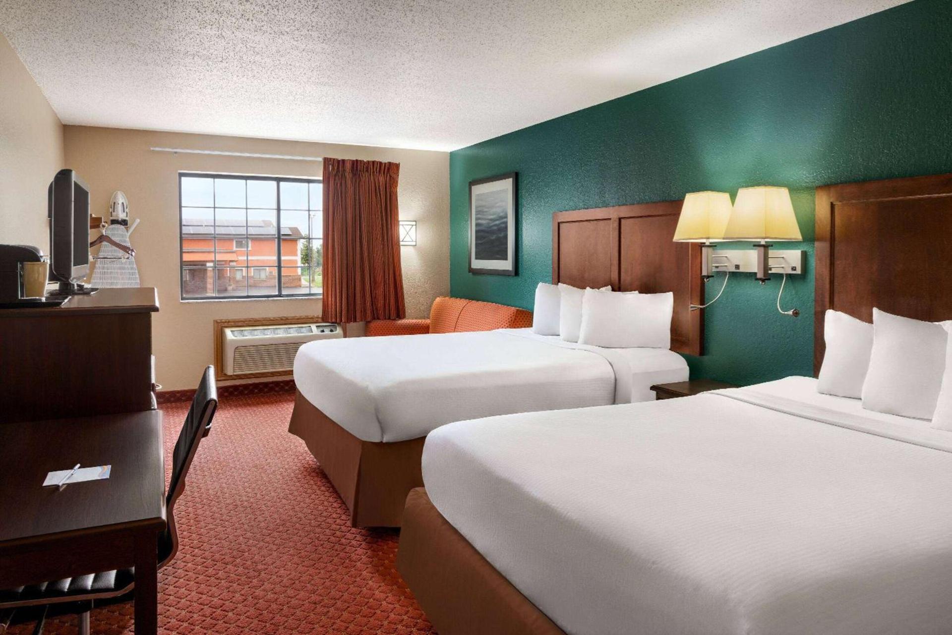 Baymont by Wyndham Cedar Rapids photo 15