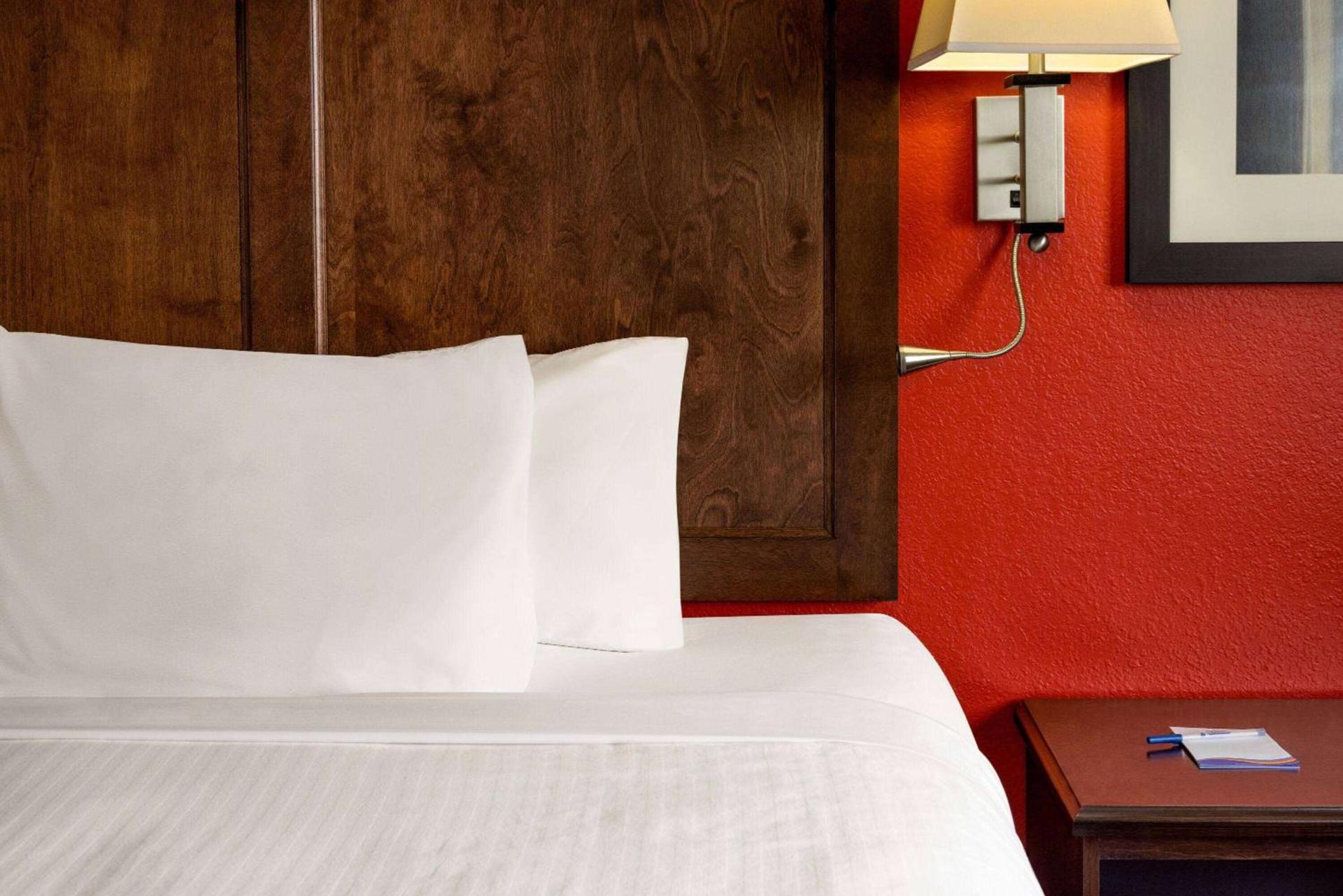 Baymont by Wyndham Cedar Rapids photo 17