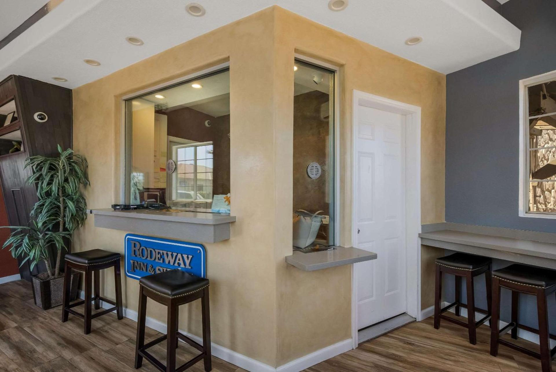 Rodeway Inn and Suites near Coachella photo 6