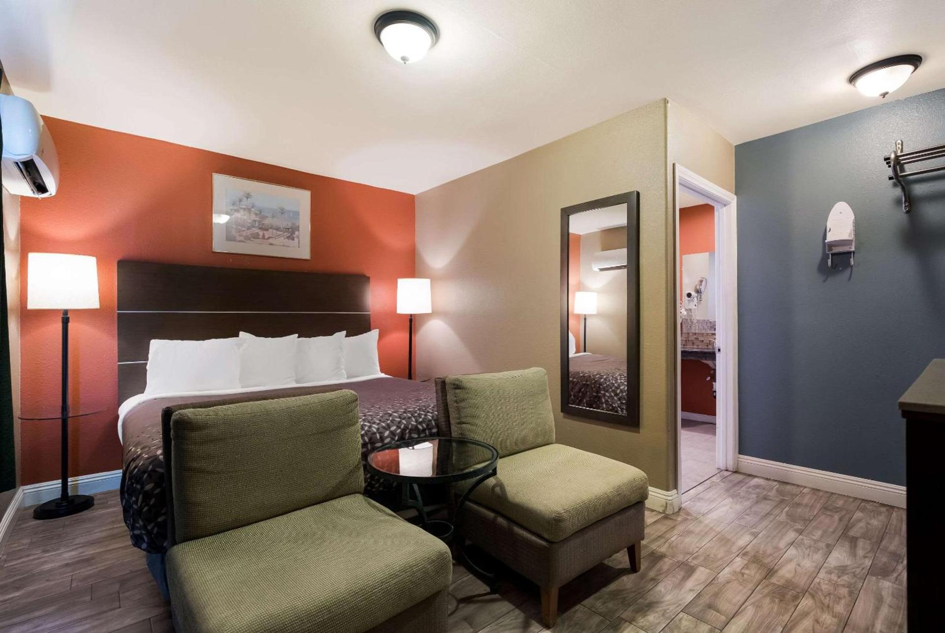Rodeway Inn and Suites near Coachella photo 7