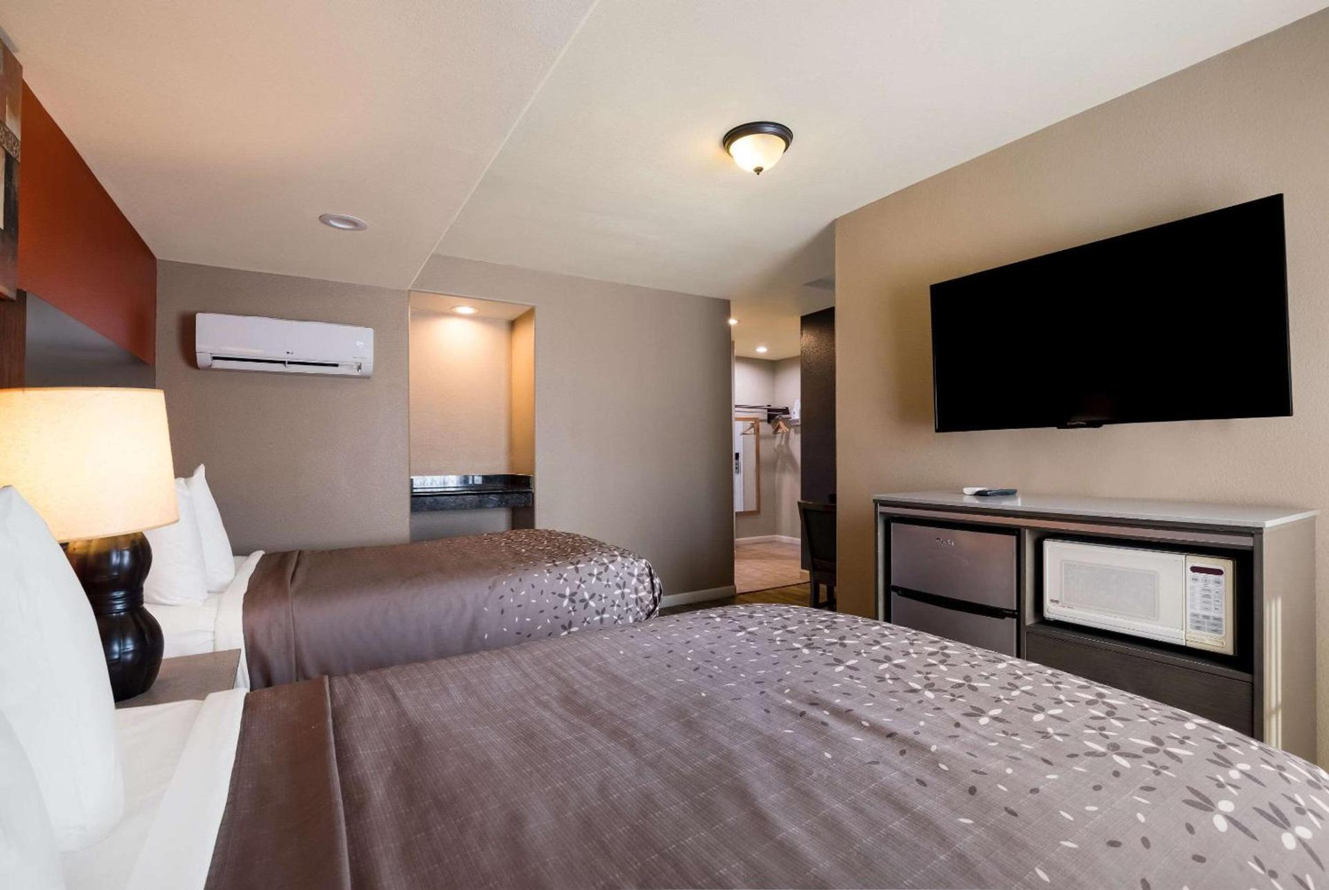 Rodeway Inn and Suites near Coachella photo 17