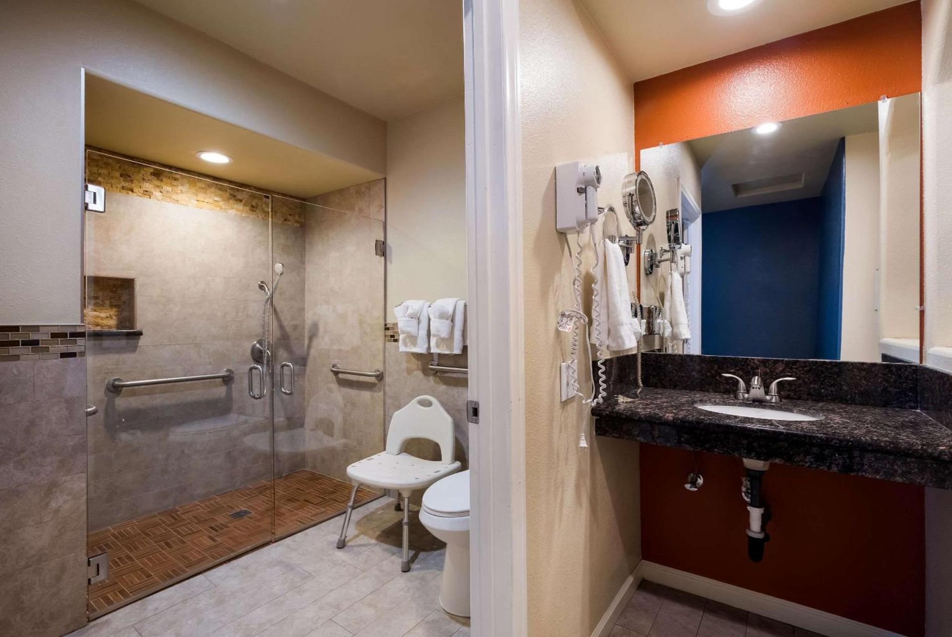 Rodeway Inn and Suites near Coachella photo 18