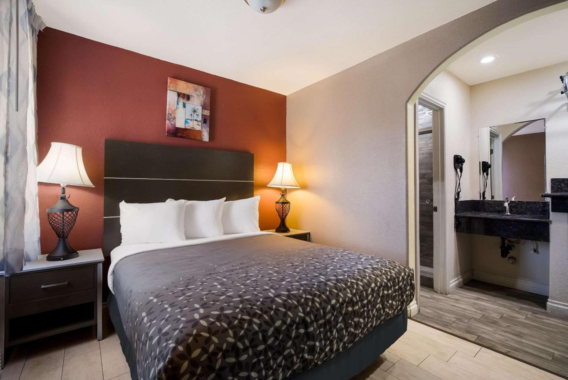 Rodeway Inn and Suites near Coachella photo 28