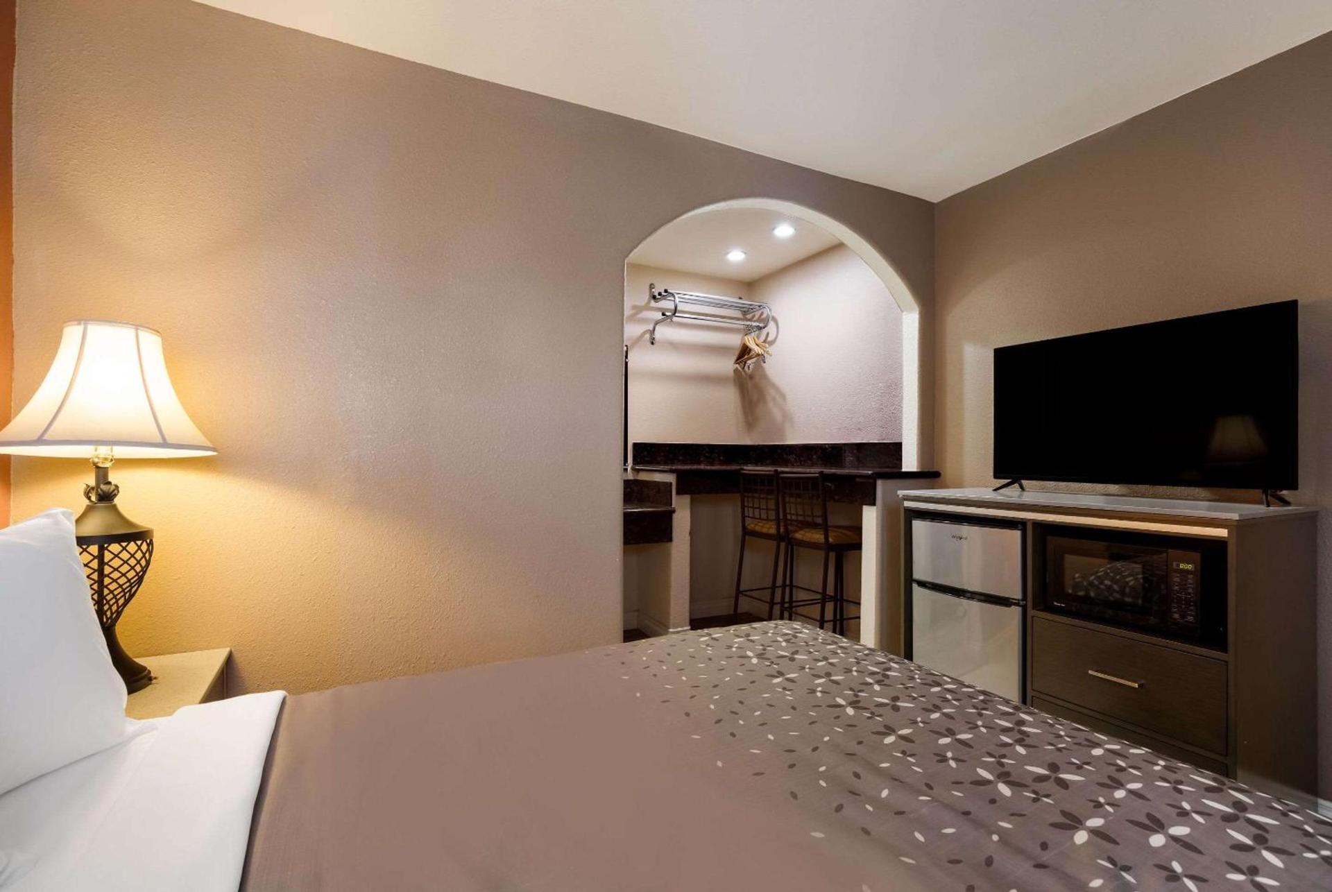 Rodeway Inn and Suites near Coachella photo 29