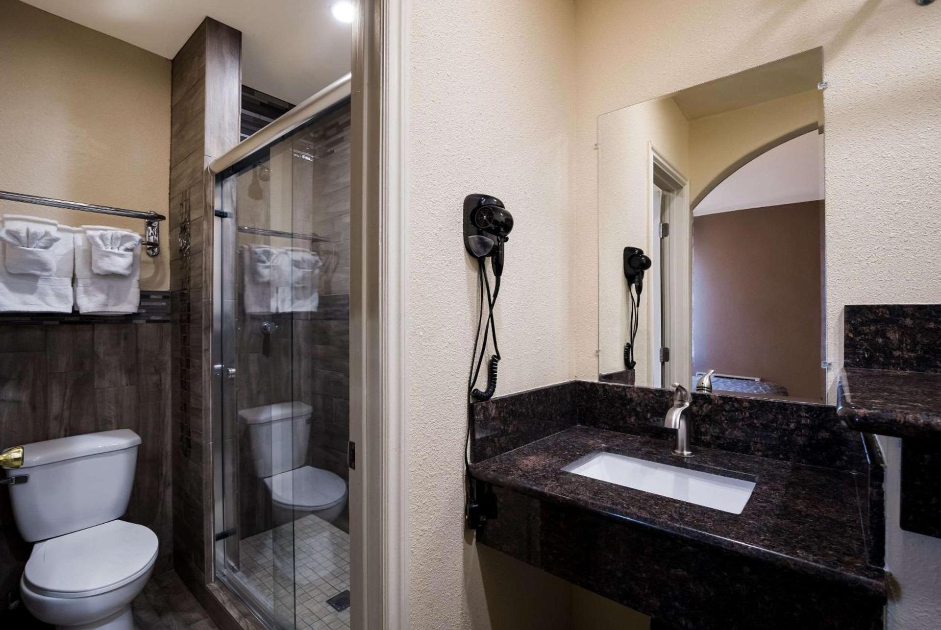 Rodeway Inn and Suites near Coachella photo 30