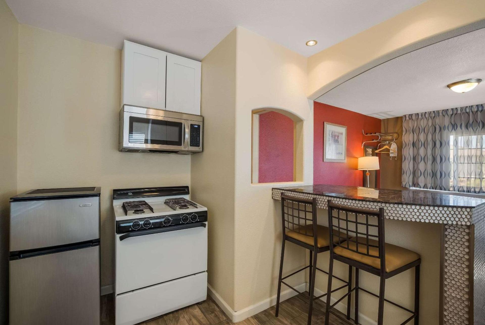 Rodeway Inn and Suites near Coachella photo 33