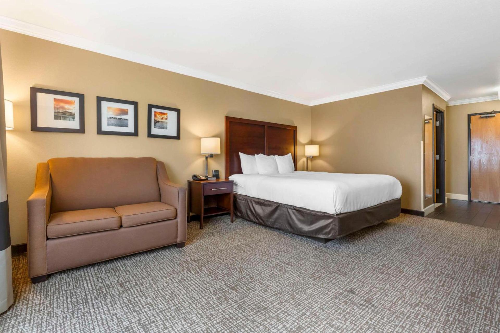 Comfort Inn & Suites Redwood Country photo 14
