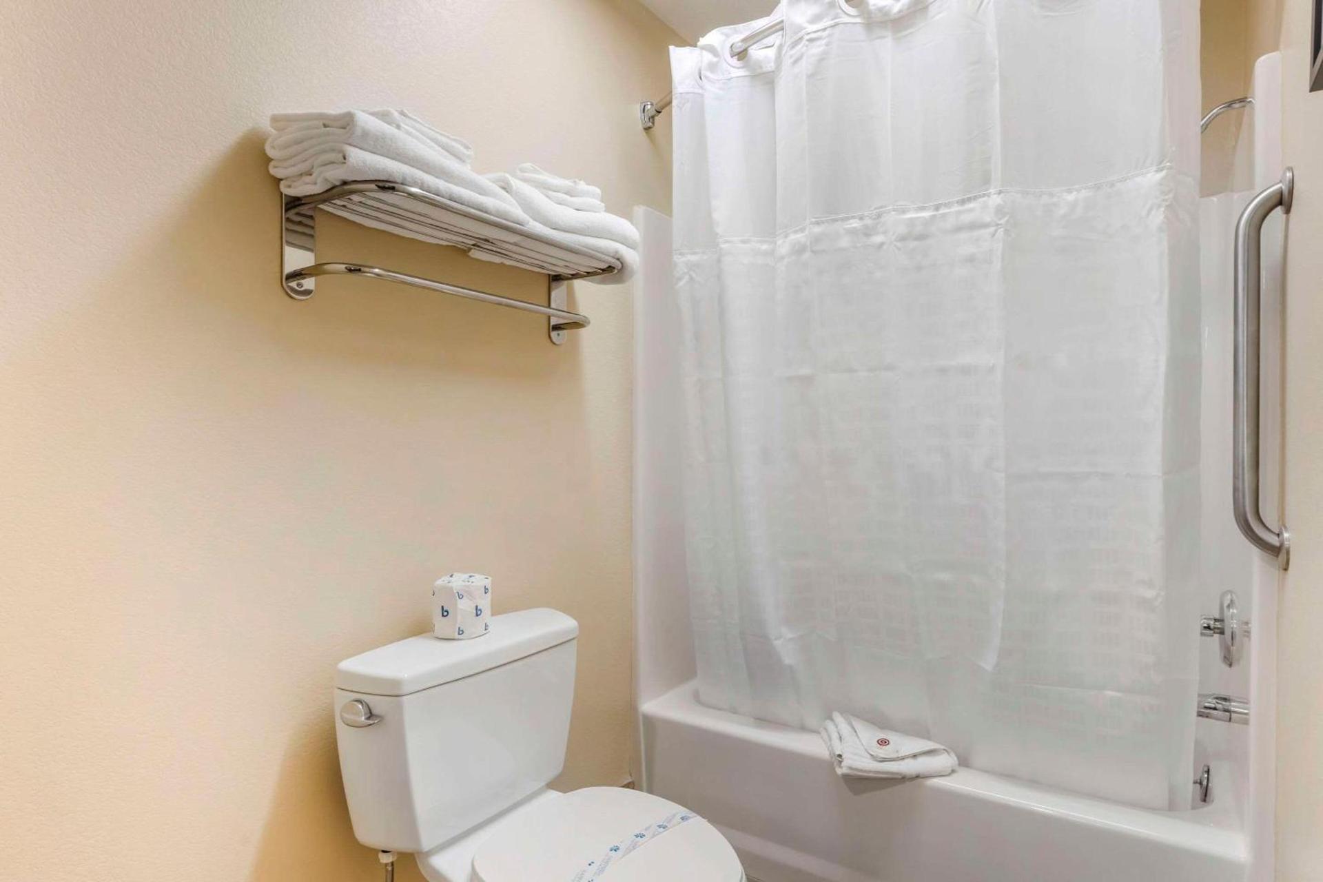 Comfort Inn & Suites Redwood Country photo 20