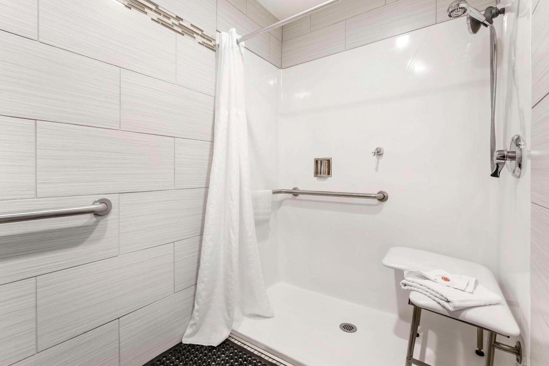 Comfort Inn & Suites Redwood Country photo 25