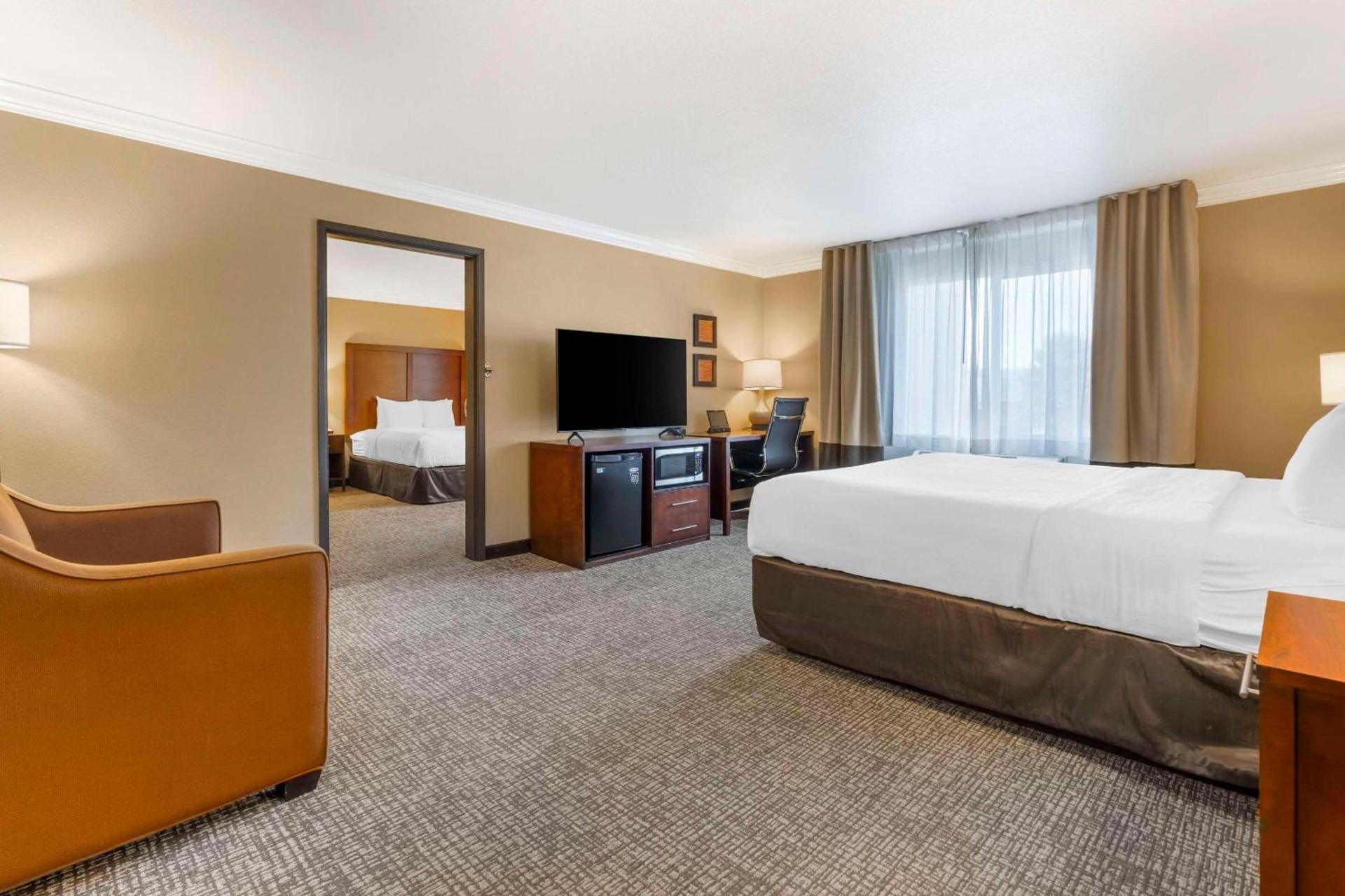 Comfort Inn & Suites Redwood Country photo 38