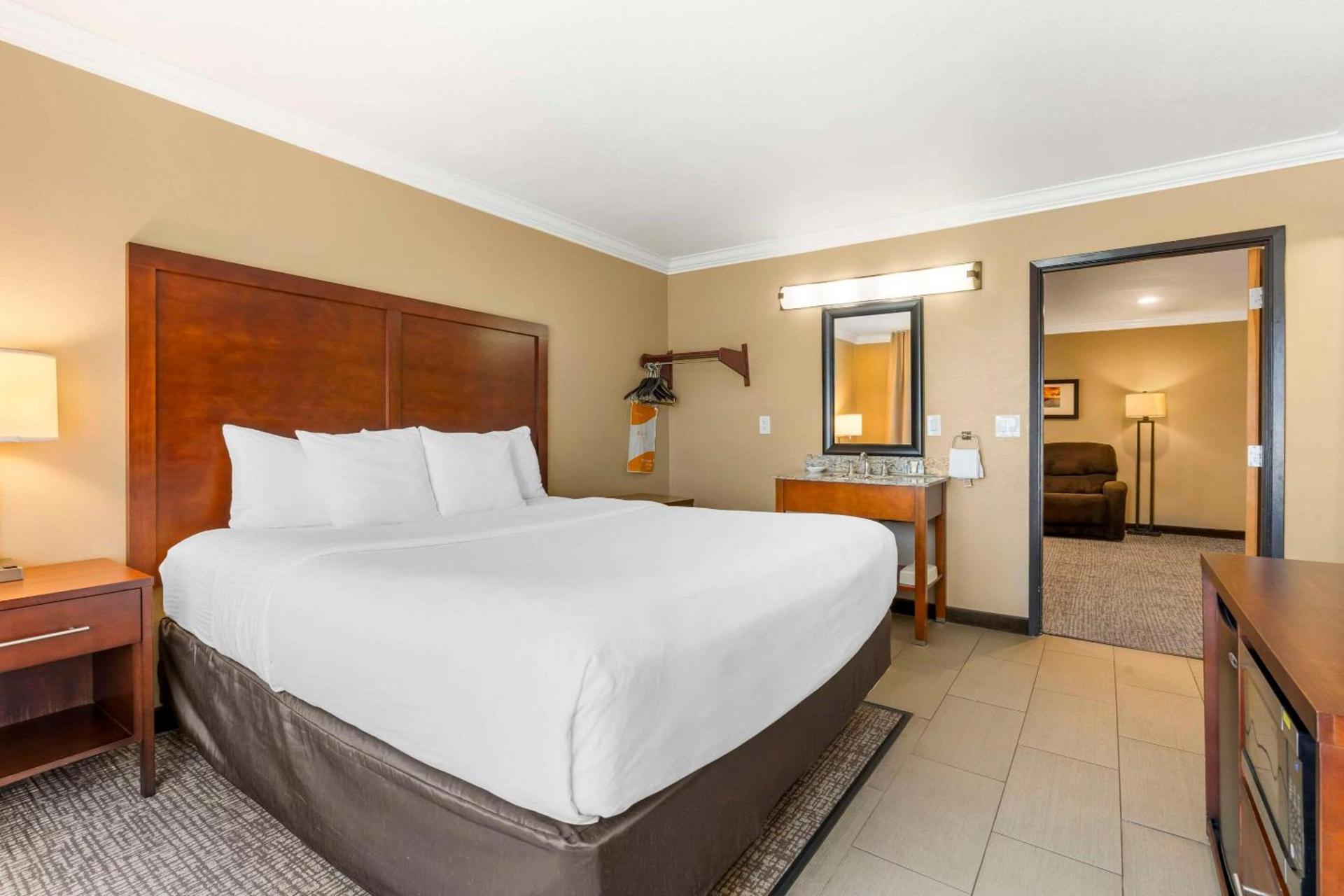 Comfort Inn & Suites Redwood Country photo 45