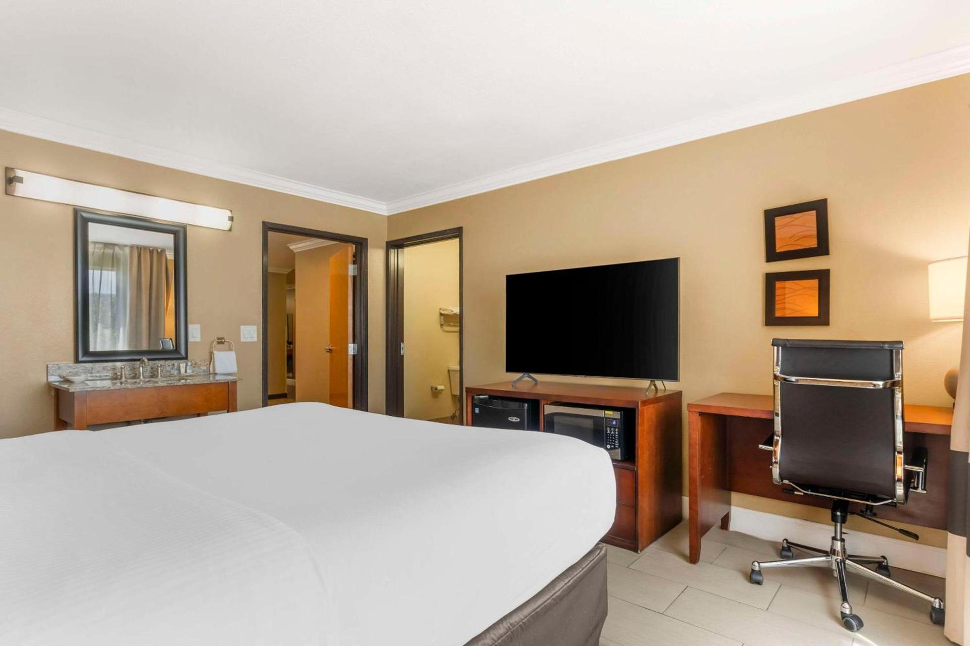 Comfort Inn & Suites Redwood Country photo 46