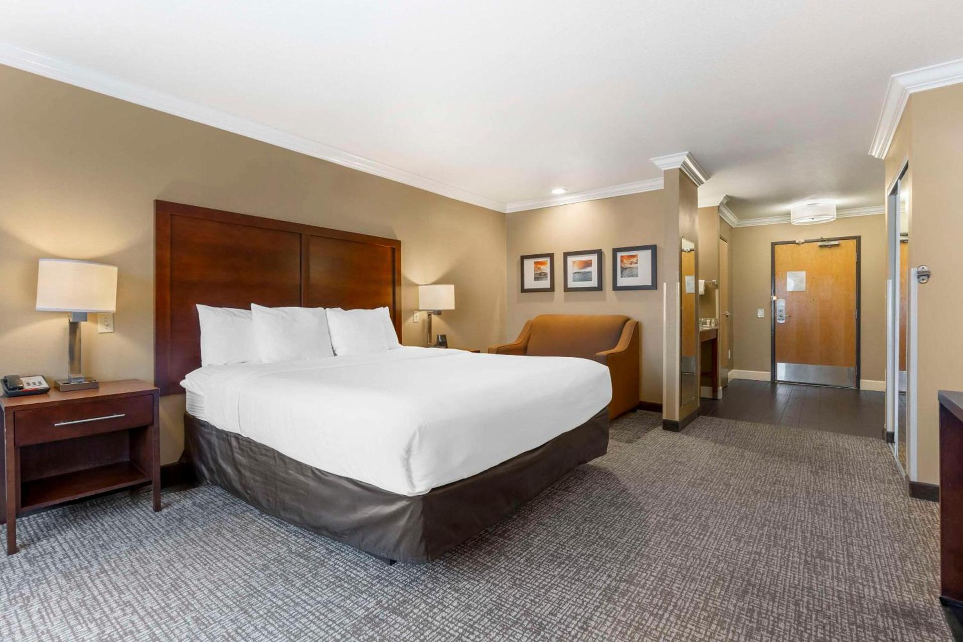 Comfort Inn & Suites Redwood Country photo 51
