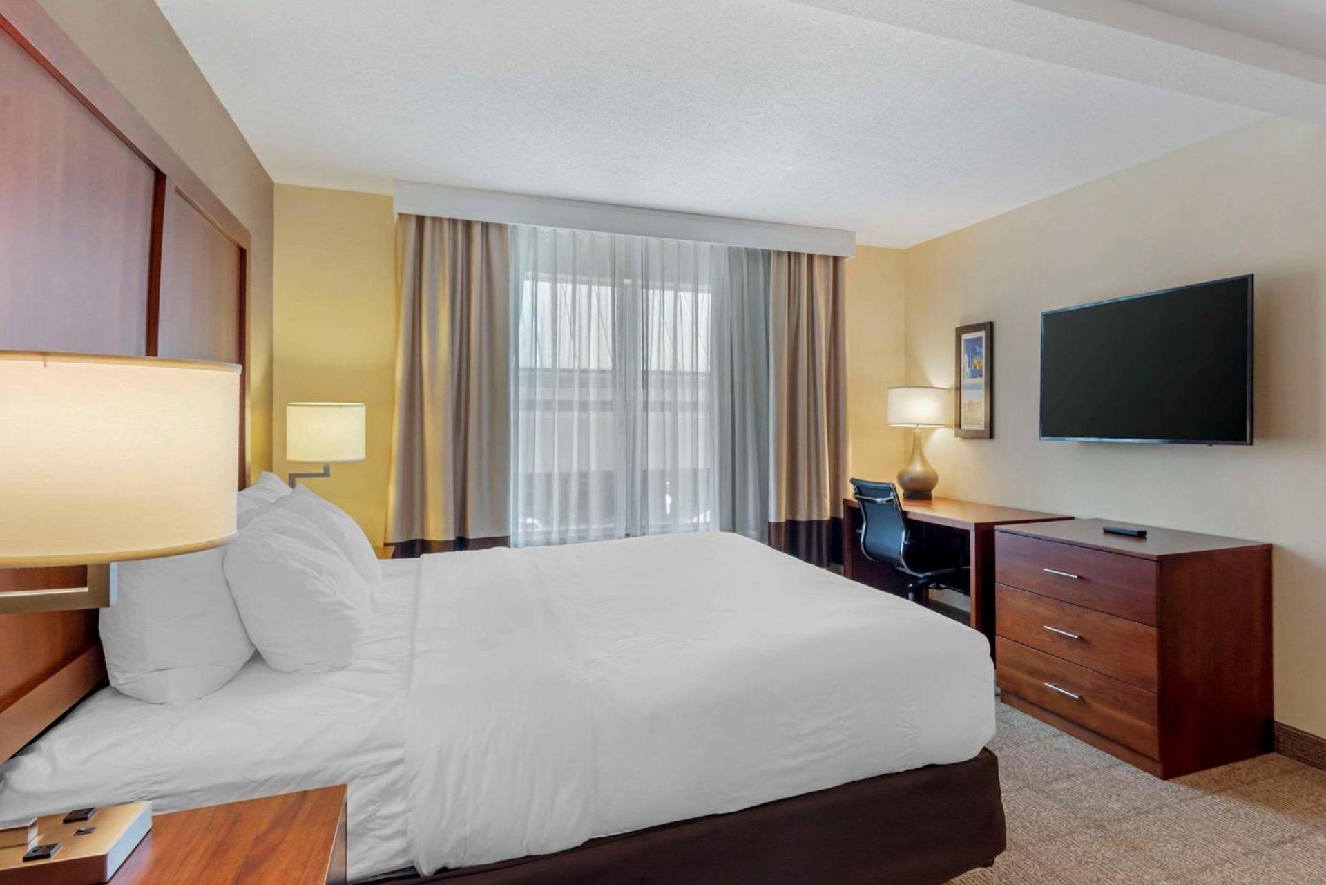 Comfort Inn & Suites Dover near Speedway photo 20