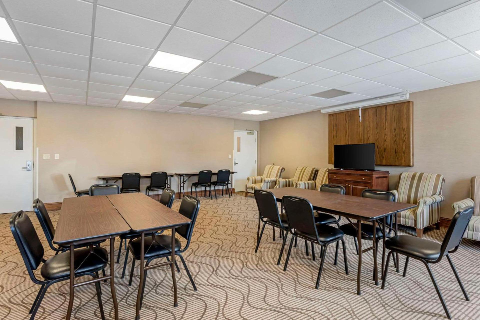 Comfort Inn & Suites Dover near Speedway photo 31