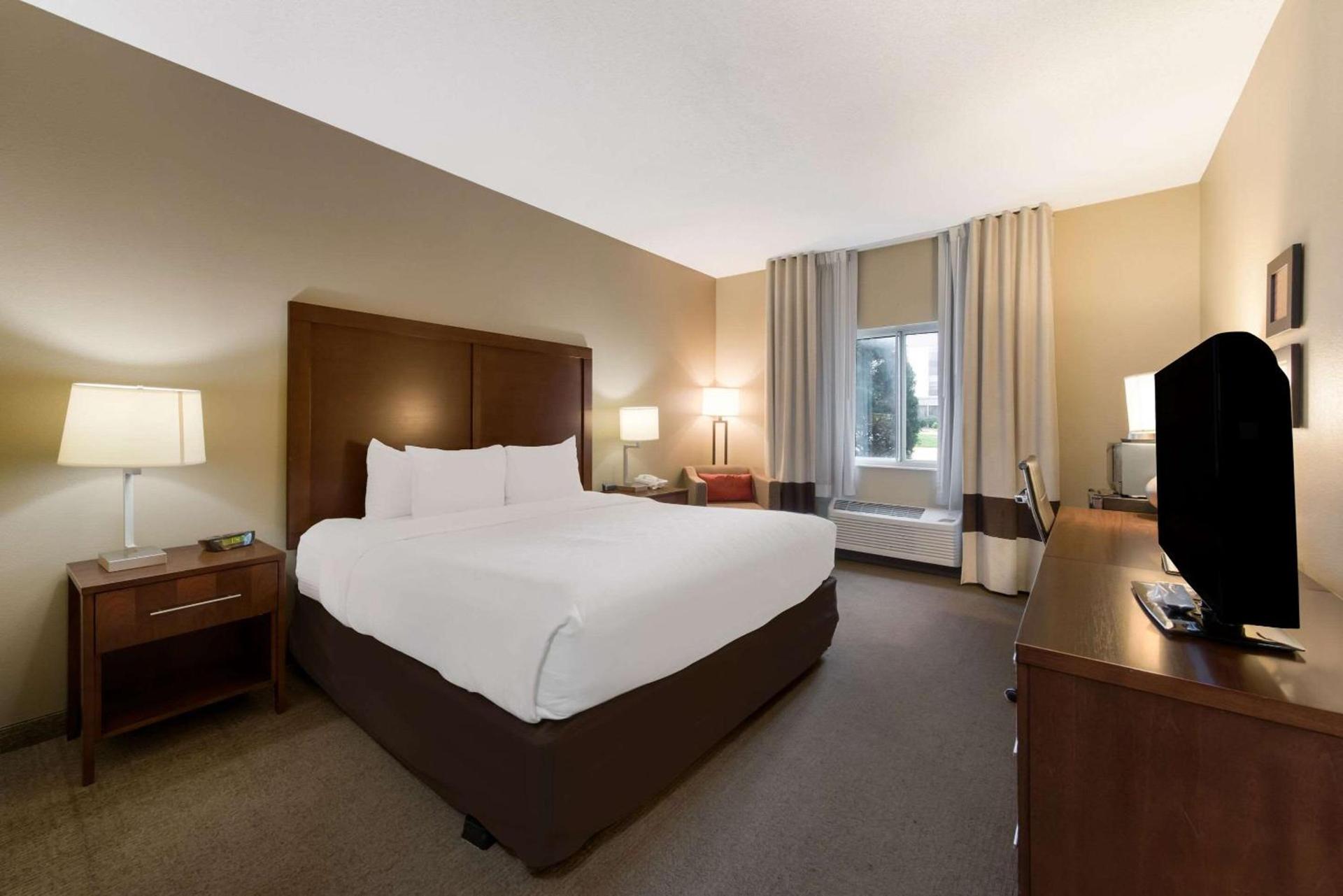 Comfort Inn Wichita East photo 6