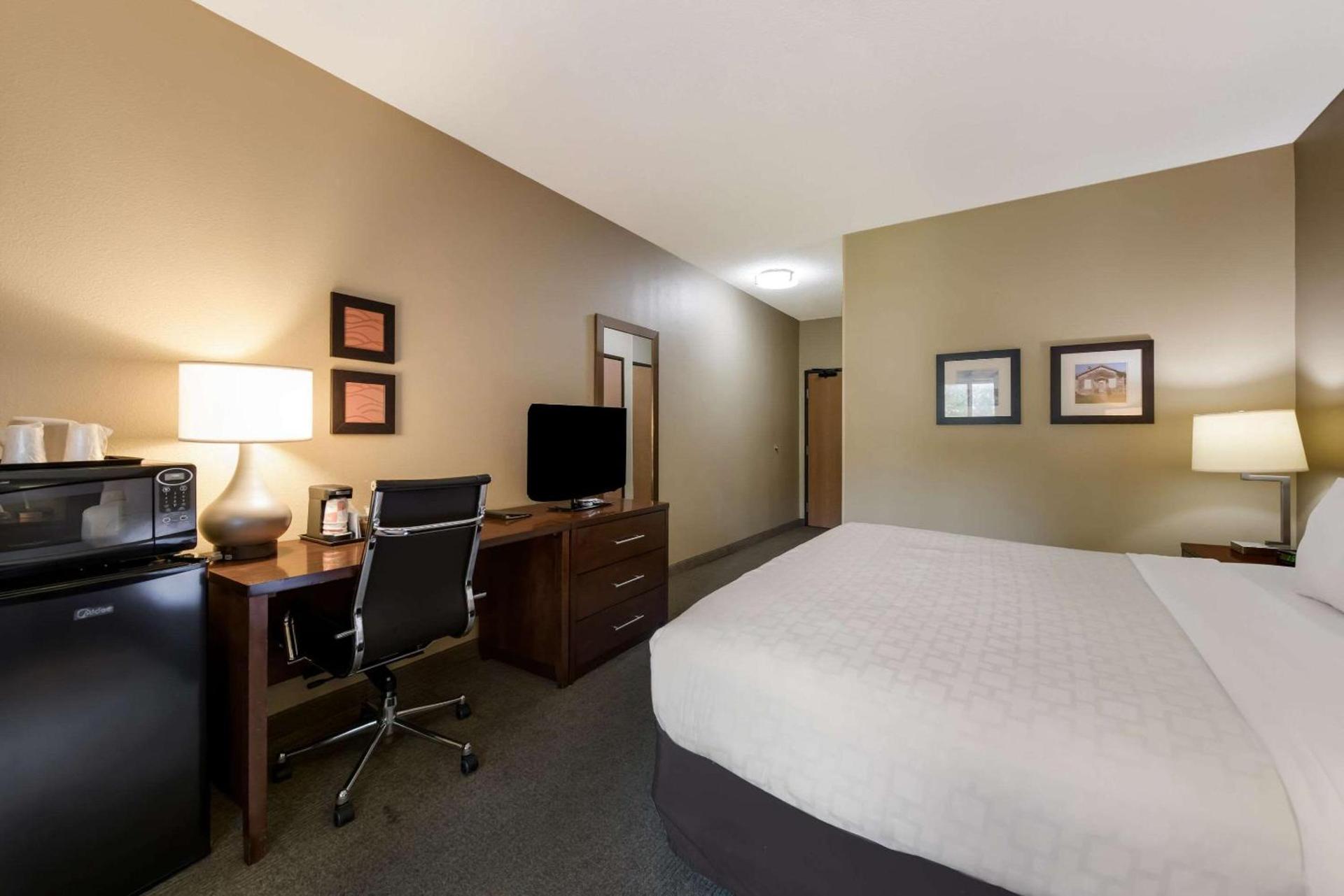 Comfort Inn Wichita East photo 7
