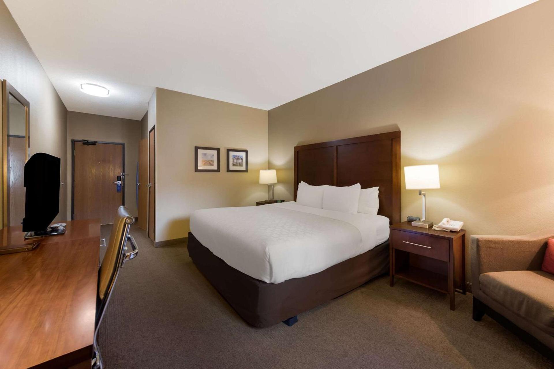 Comfort Inn Wichita East photo 8