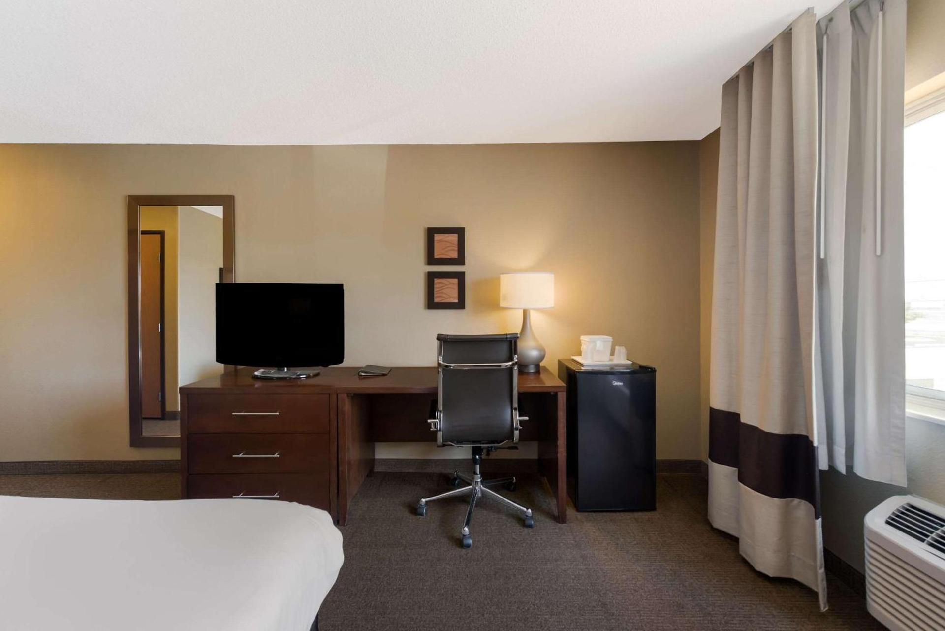Comfort Inn Wichita East photo 11