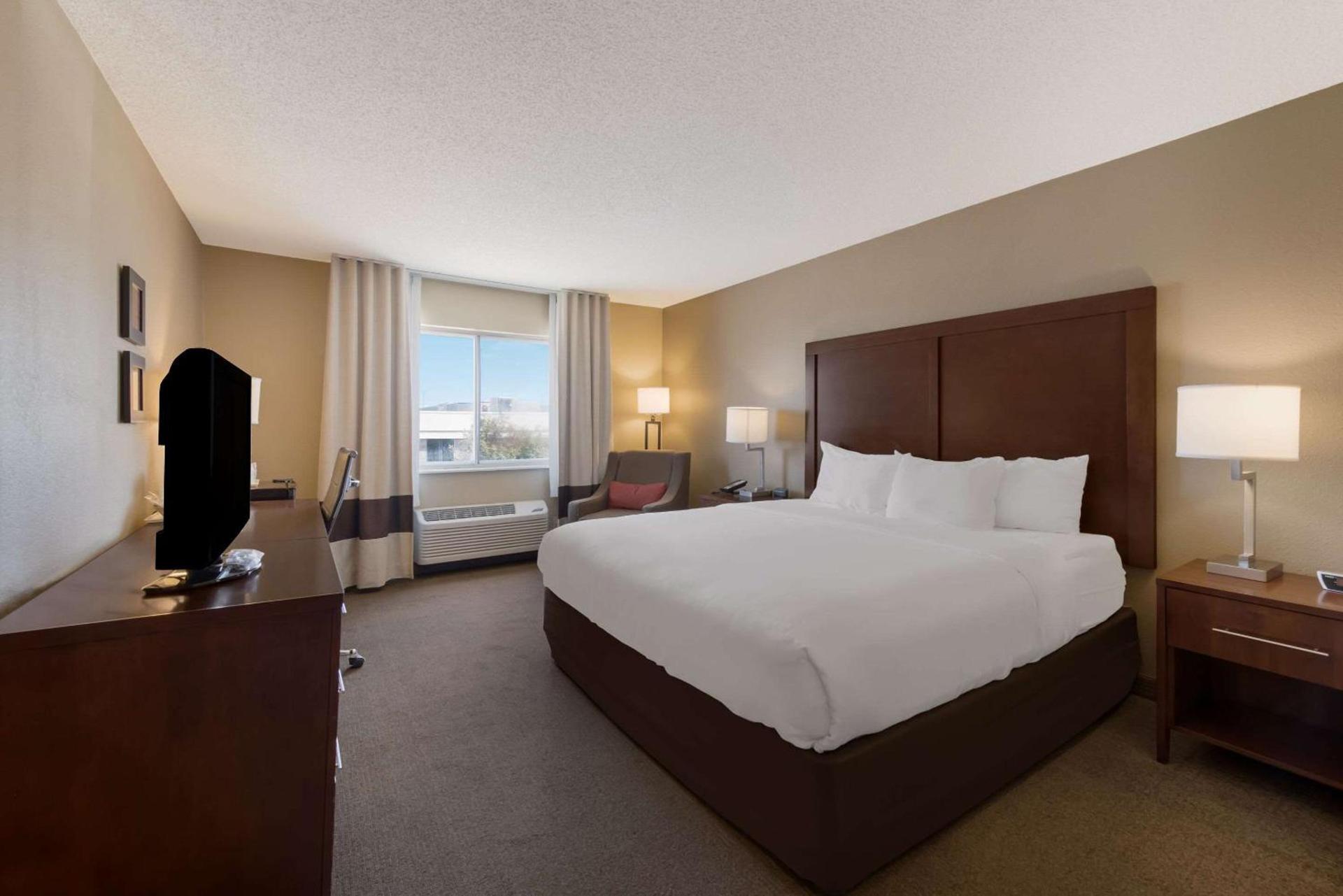 Comfort Inn Wichita East photo 13
