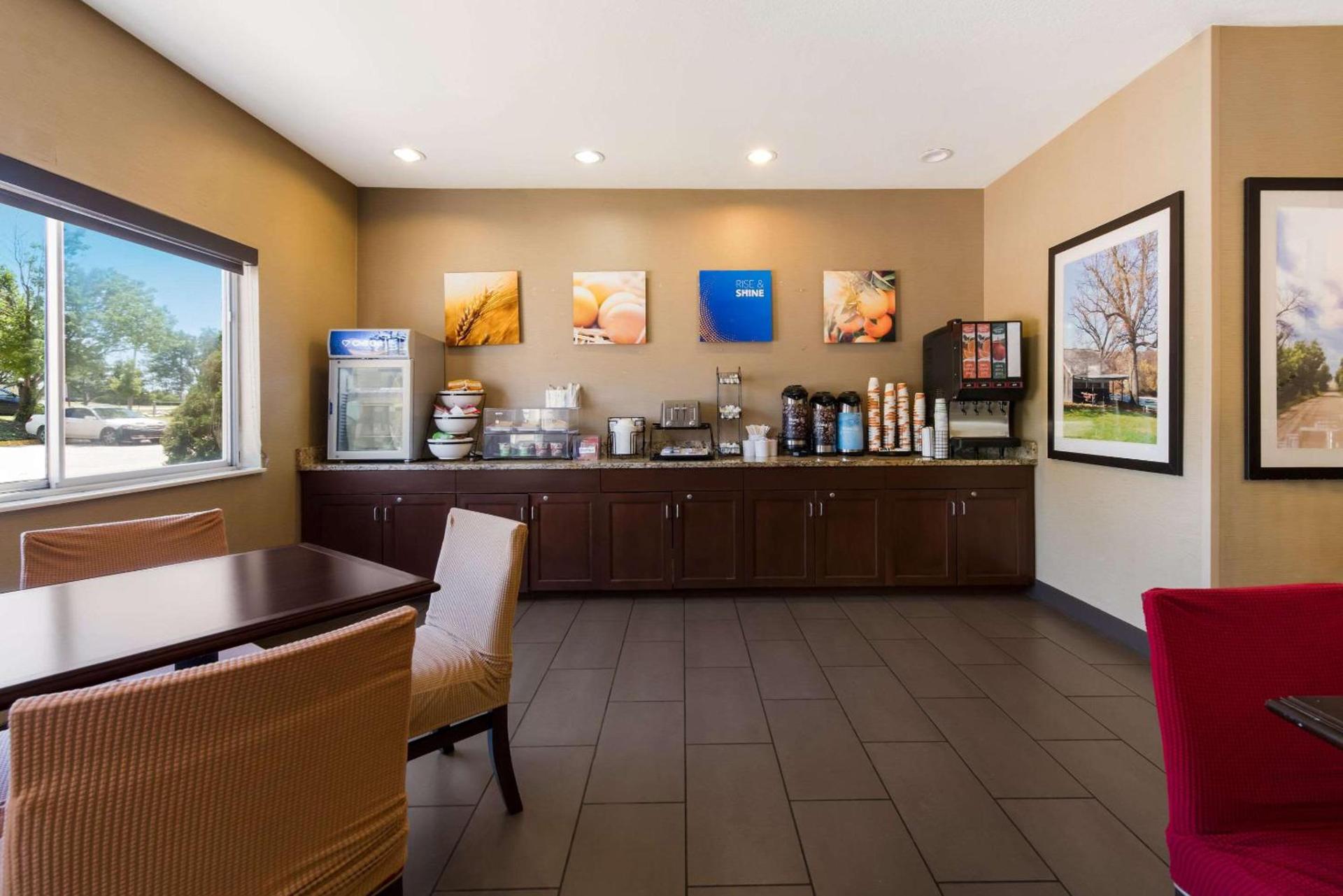 Comfort Inn Wichita East photo 28