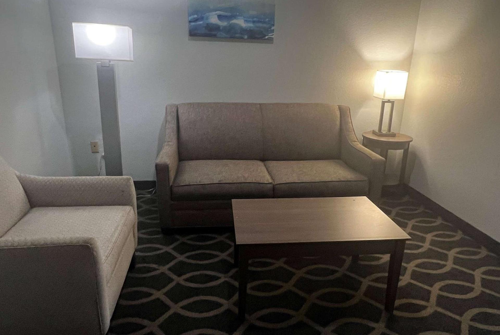 Wingate by Wyndham Humble/Houston Intercontinental Airport photo 6