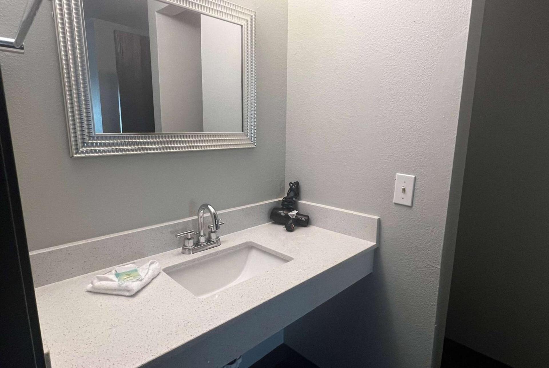 Wingate by Wyndham Humble/Houston Intercontinental Airport photo 22