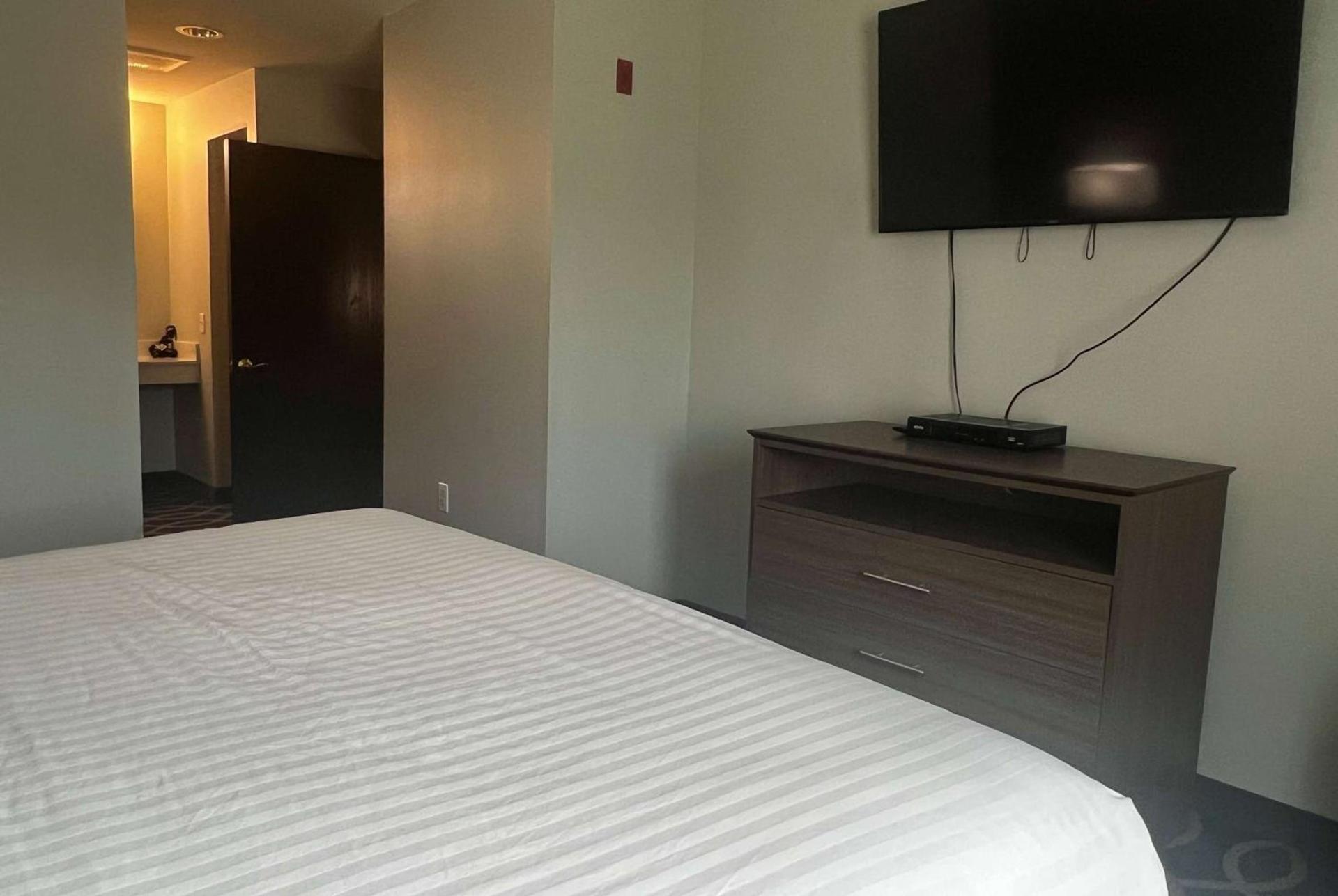 Wingate by Wyndham Humble/Houston Intercontinental Airport photo 28