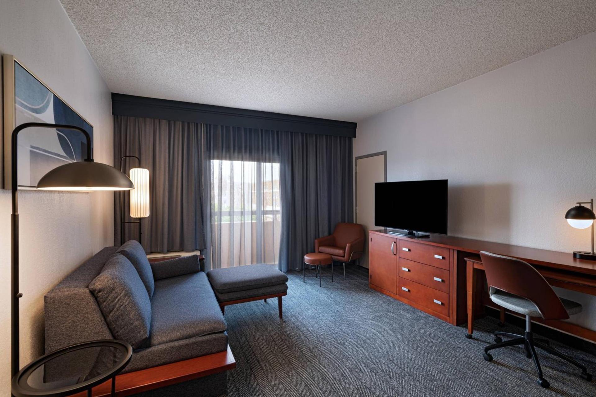 Courtyard by Marriott San Antonio Airport photo 7