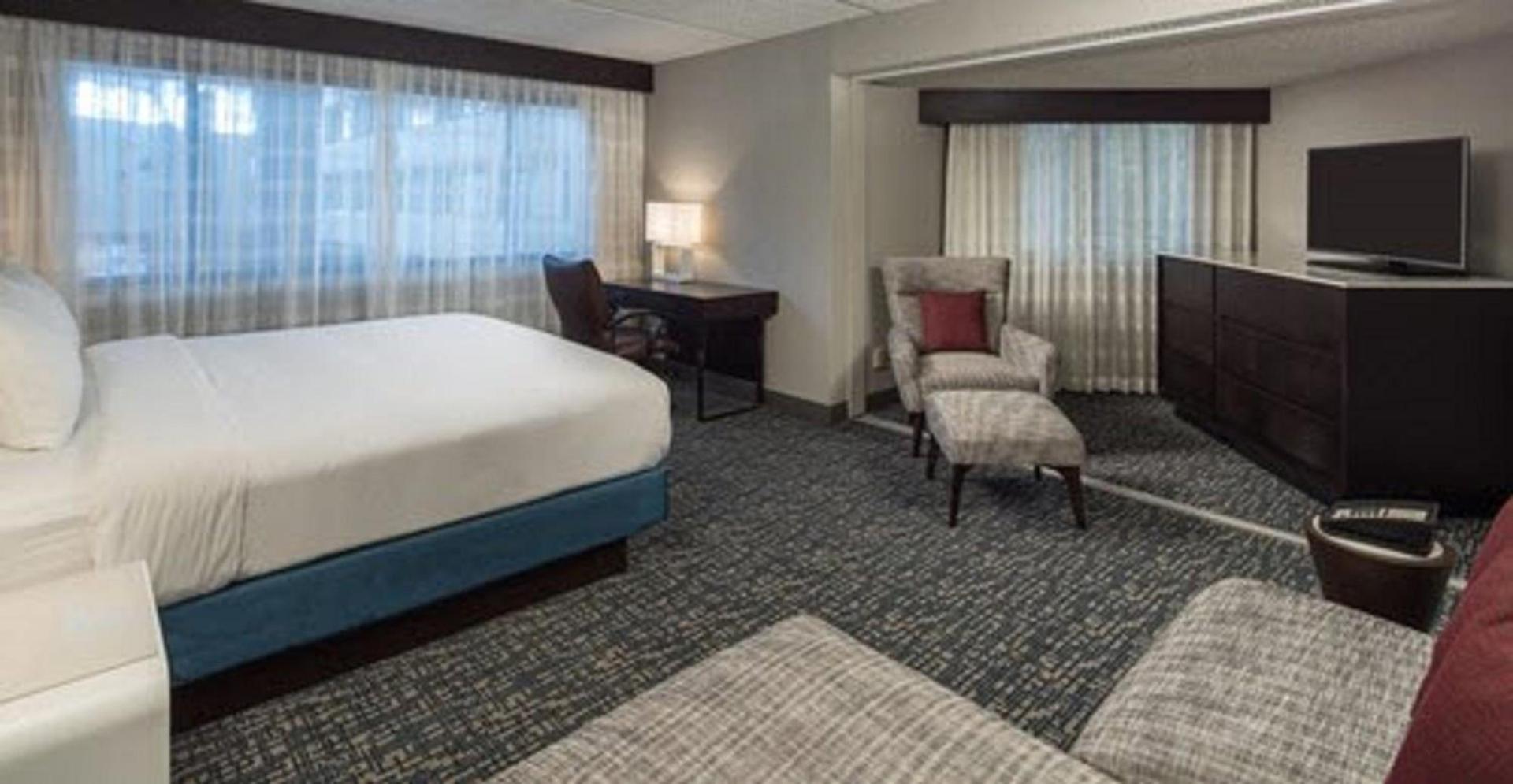 DoubleTree by Hilton Austin Northwest - Arboretum photo 23