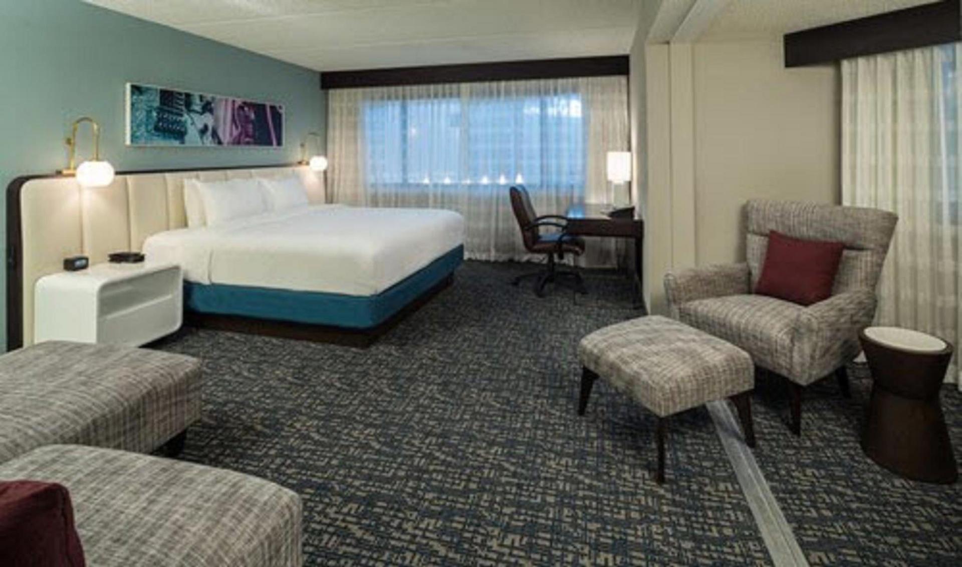 DoubleTree by Hilton Austin Northwest - Arboretum photo 24