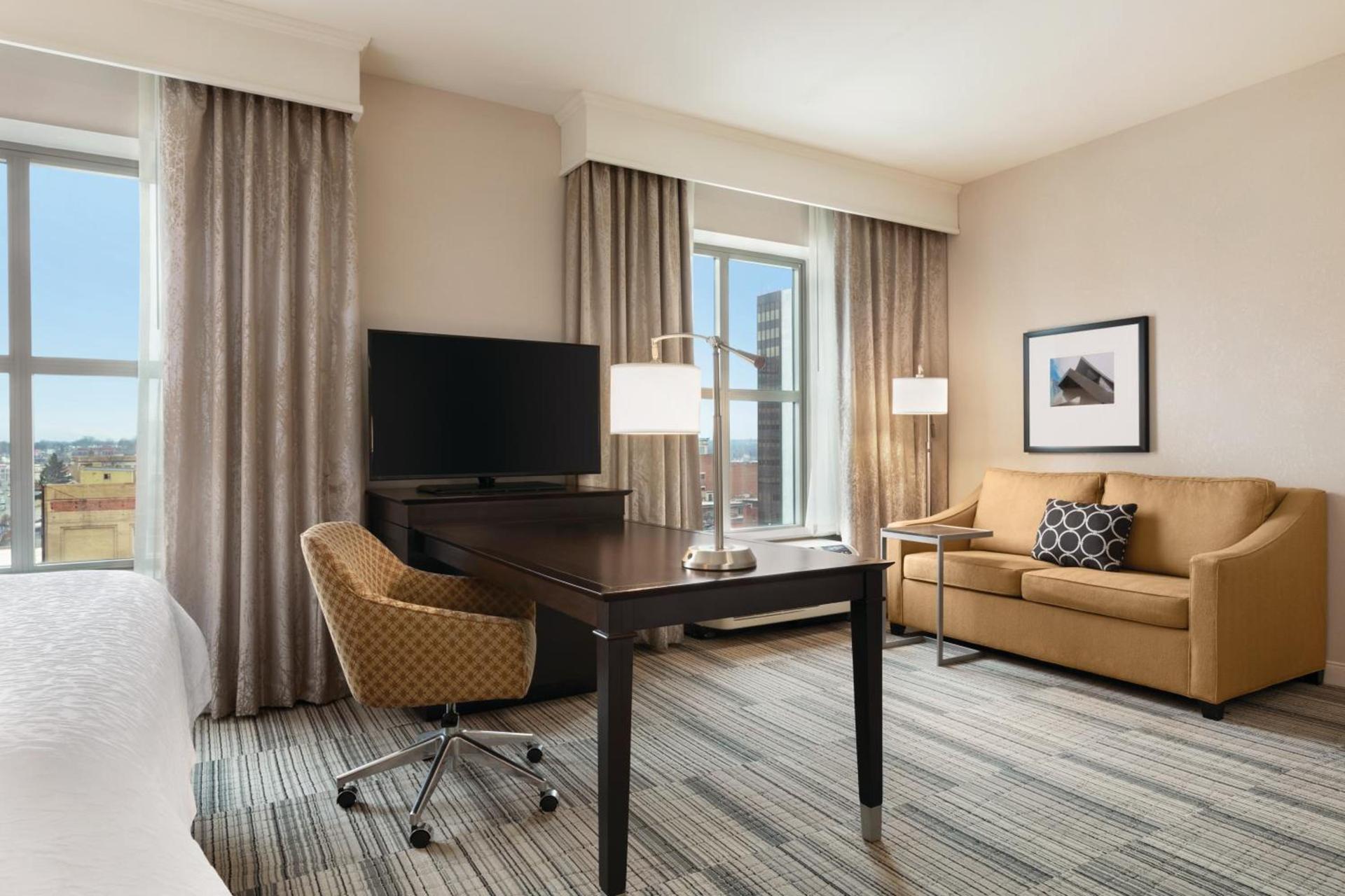 Hampton Inn & Suites - Roanoke-Downtown, VA photo 57