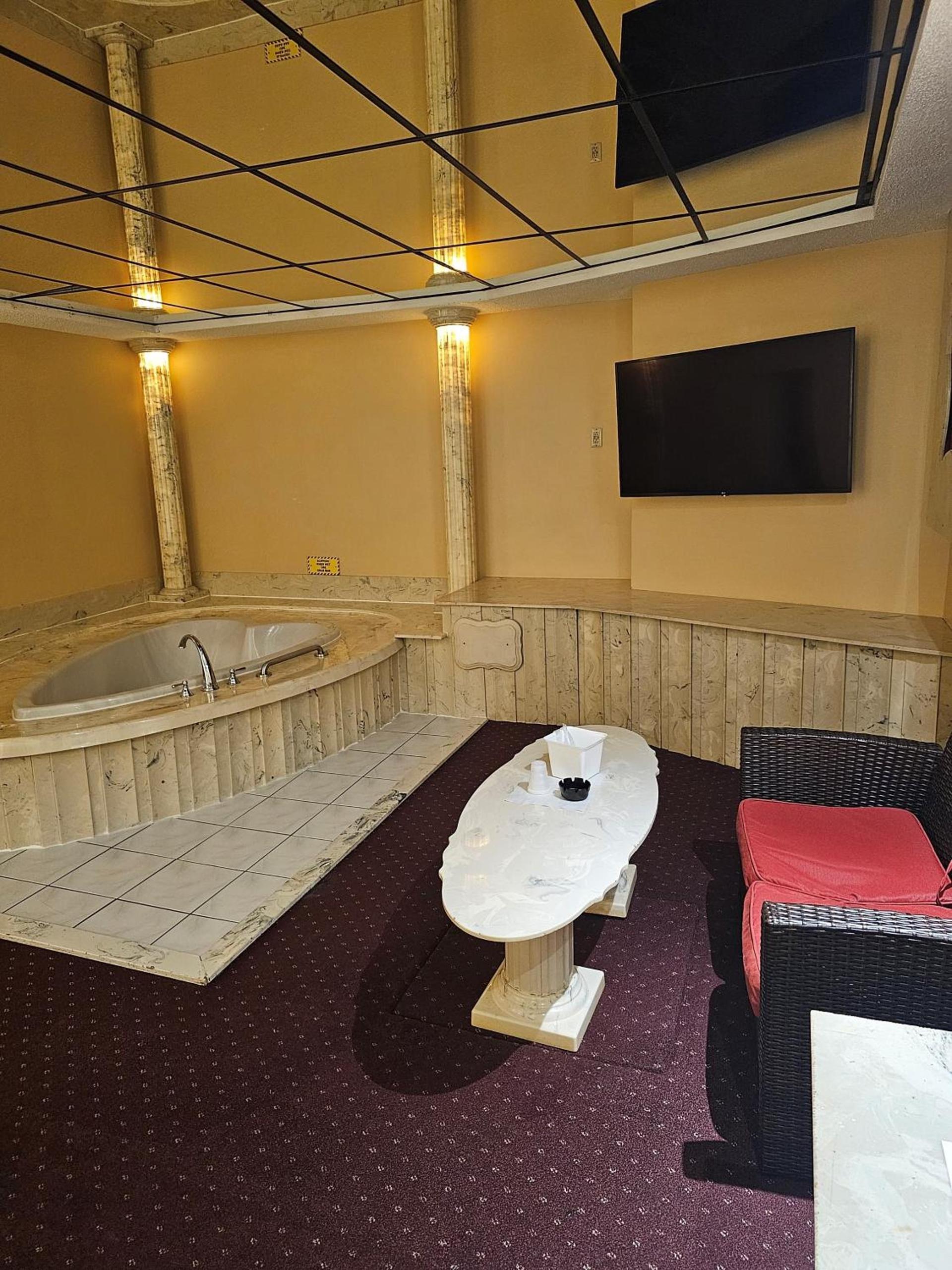 Loop Inn Motel photo 2
