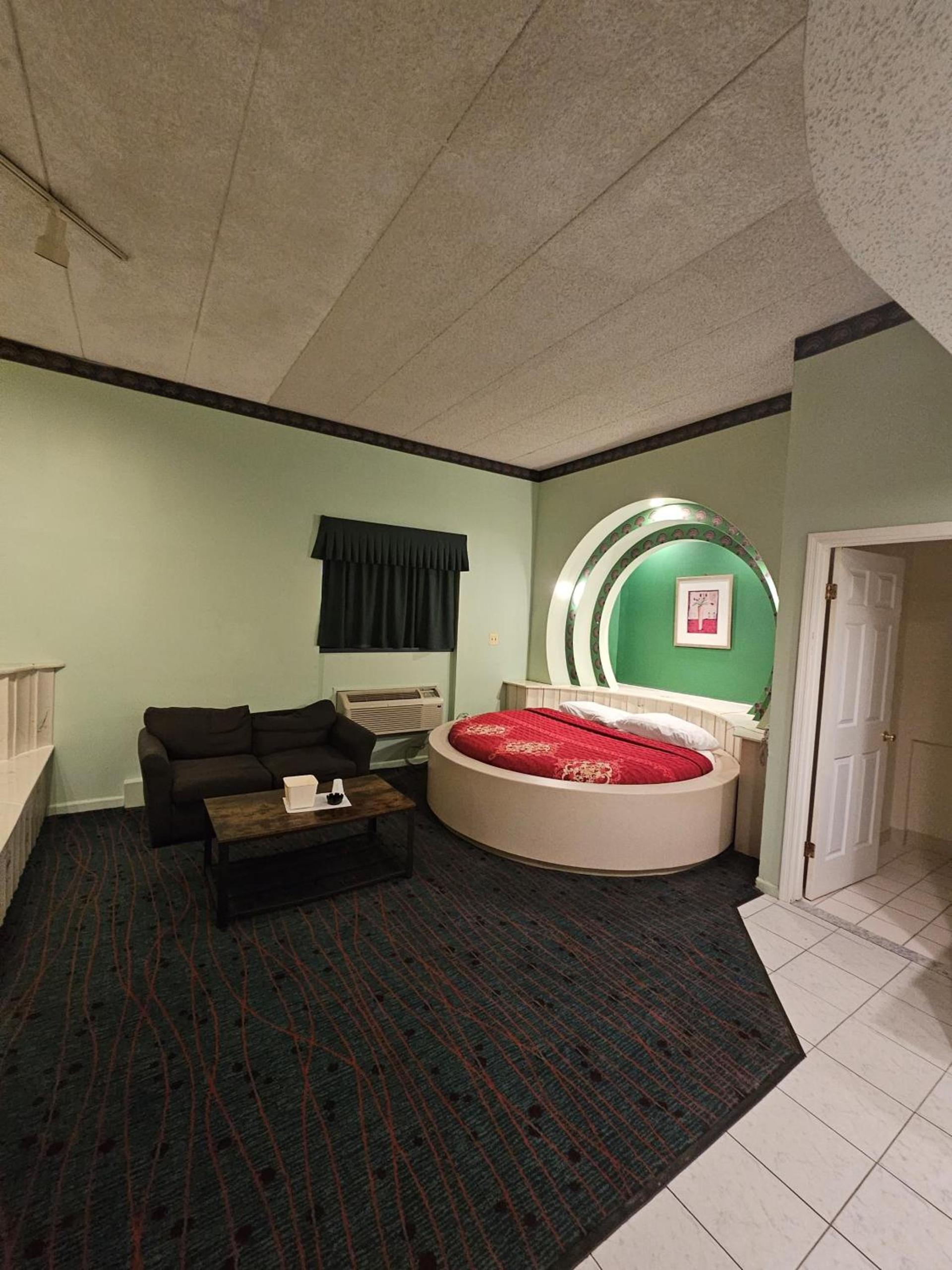 Loop Inn Motel photo 10