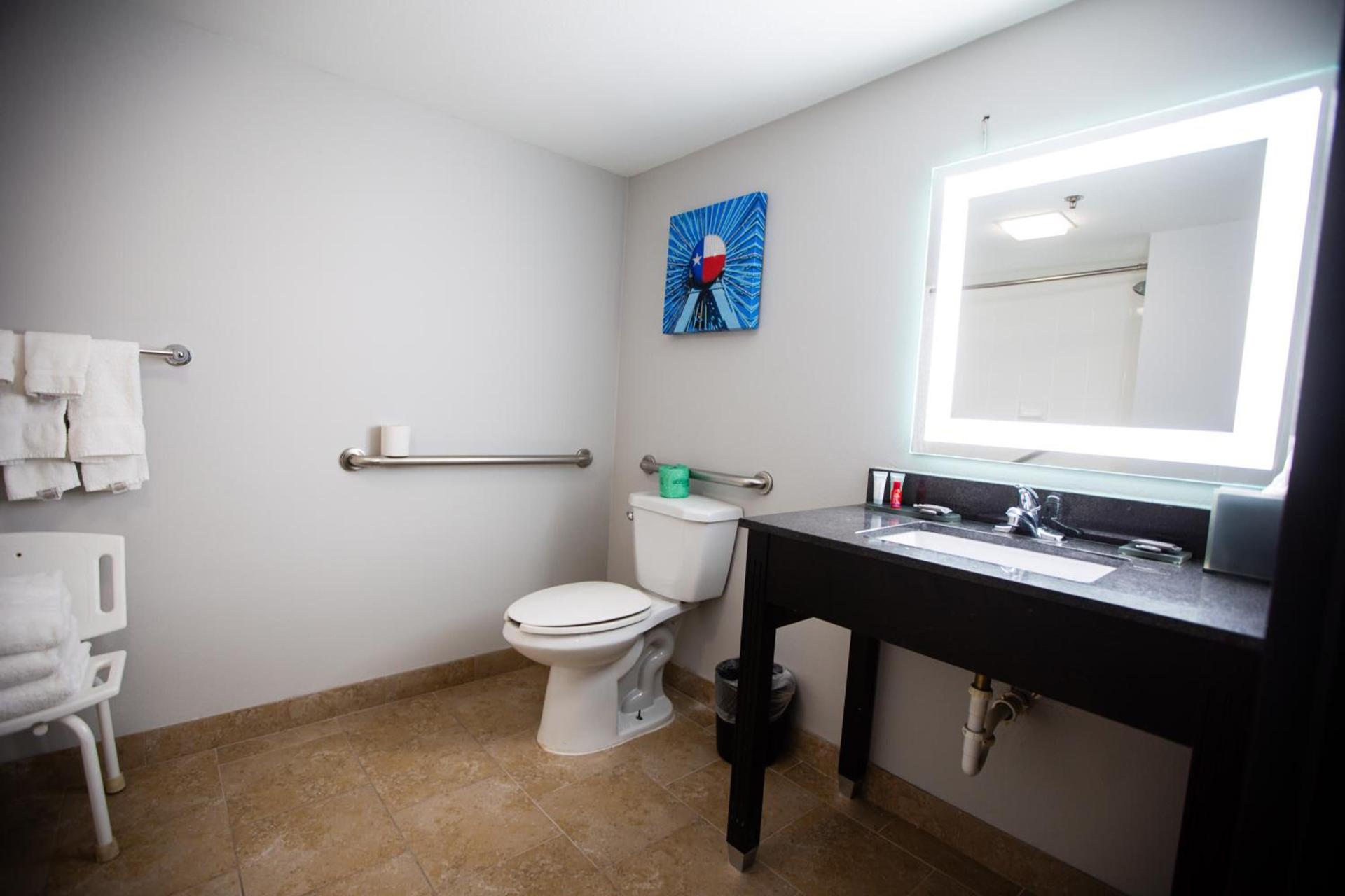 La Quinta by Wyndham Dallas I-35 Walnut Hill Ln photo 24