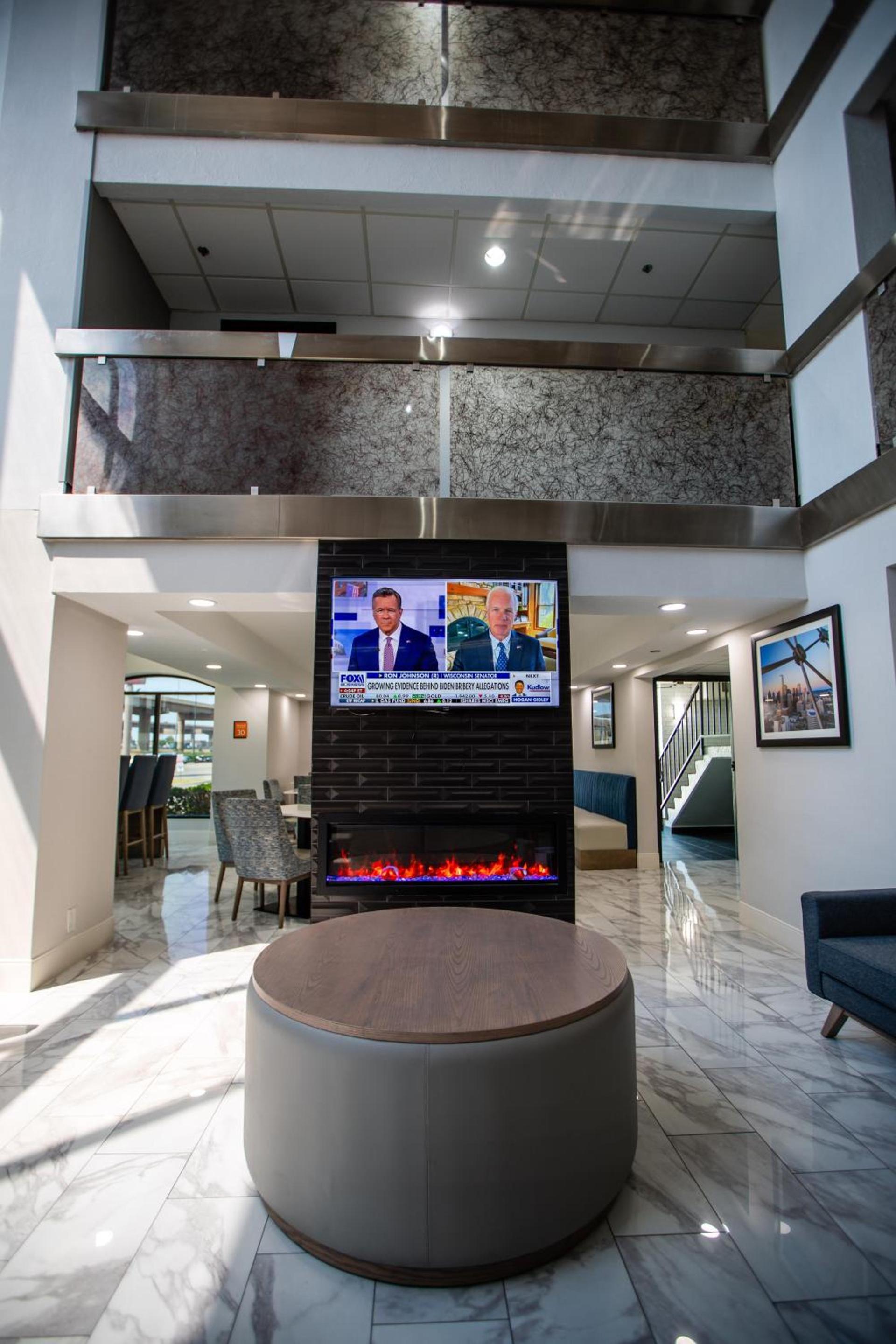 La Quinta by Wyndham Dallas I-35 Walnut Hill Ln photo 35