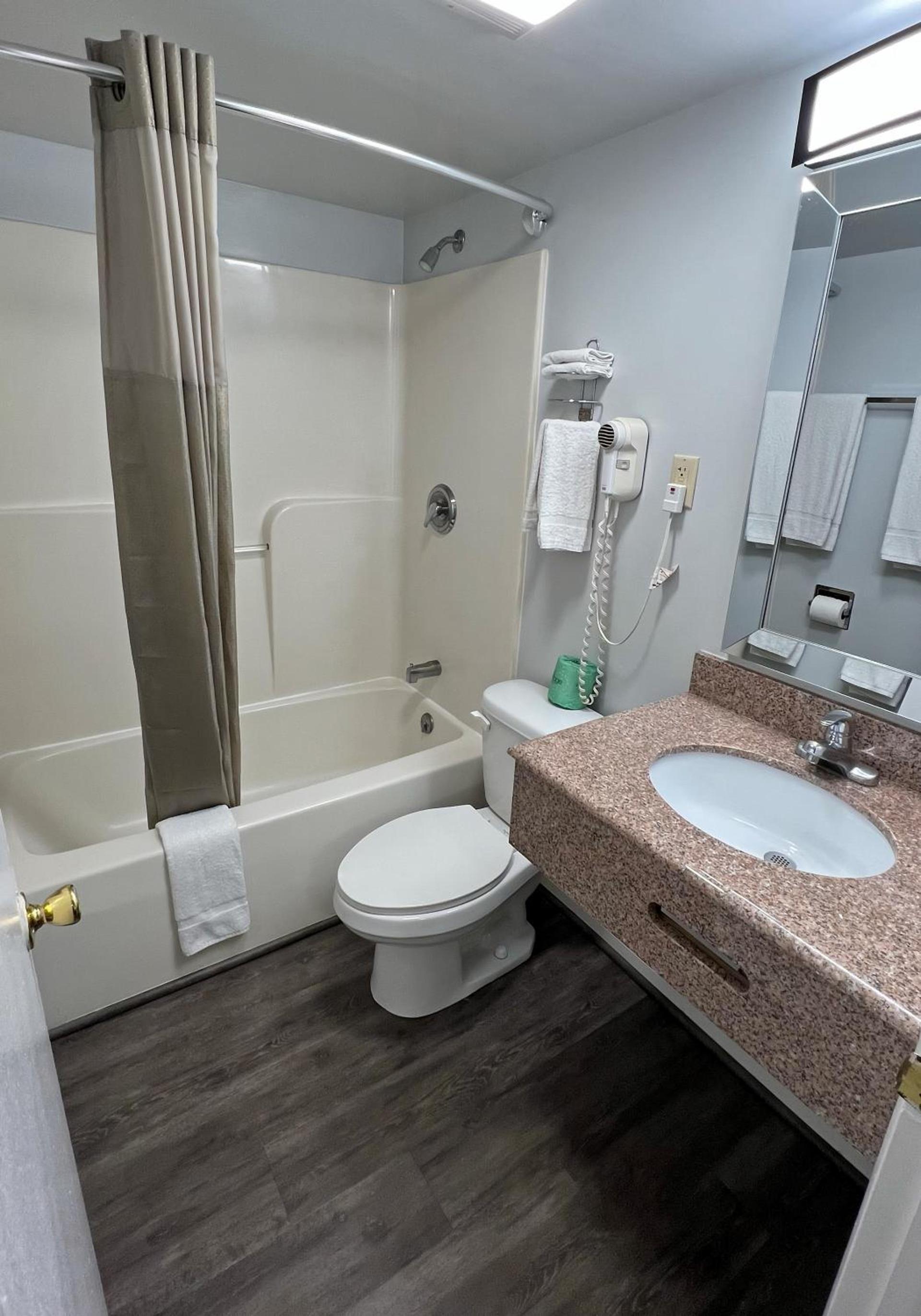 America's Best Value Inn Lancaster photo 6