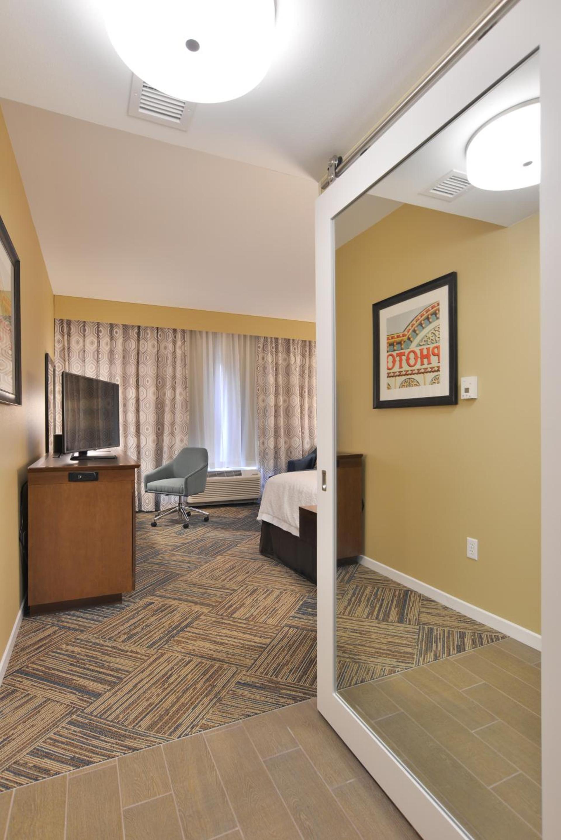 Hampton Inn & Suites Chippewa Falls photo 18