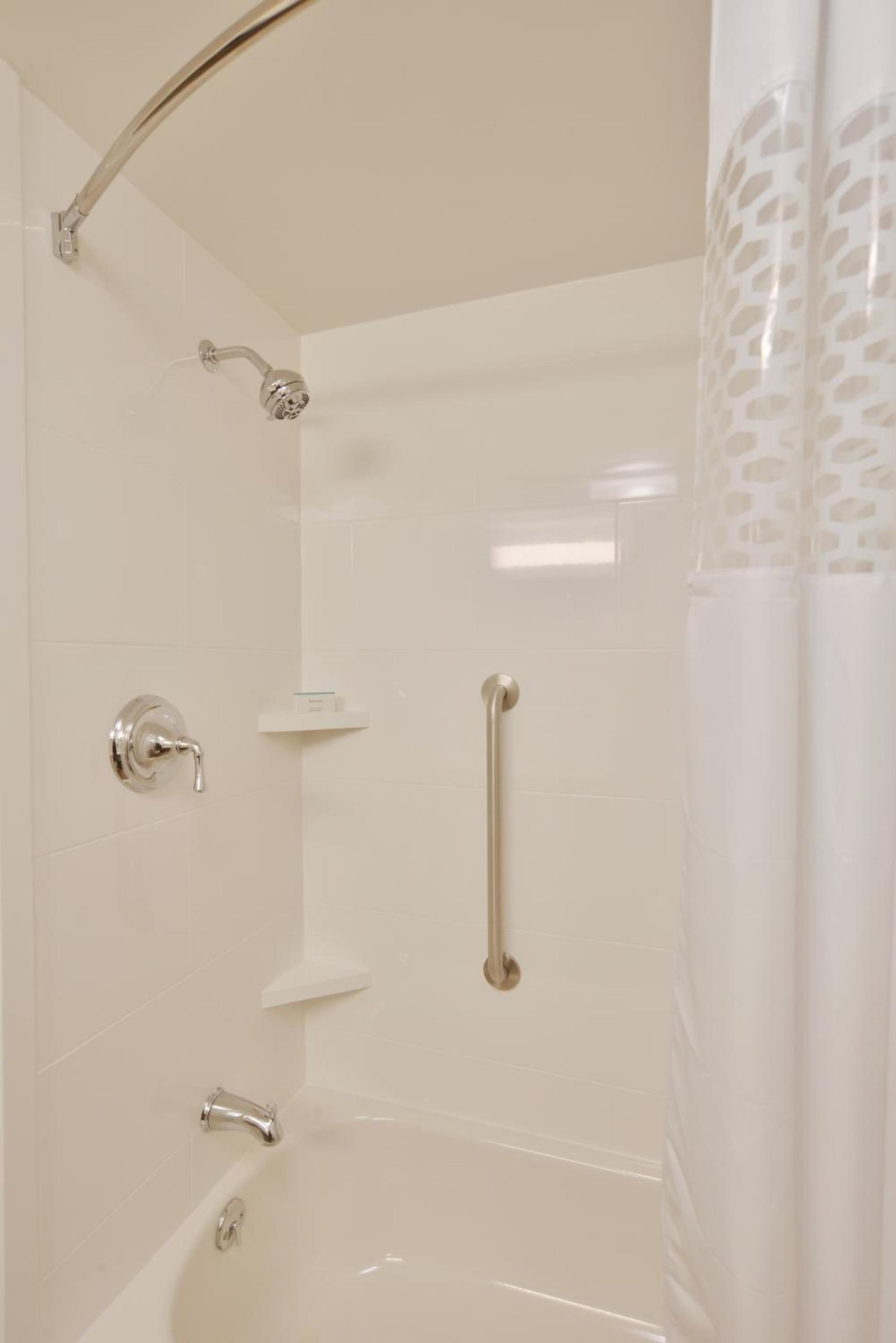 Hampton Inn & Suites Chippewa Falls photo 23