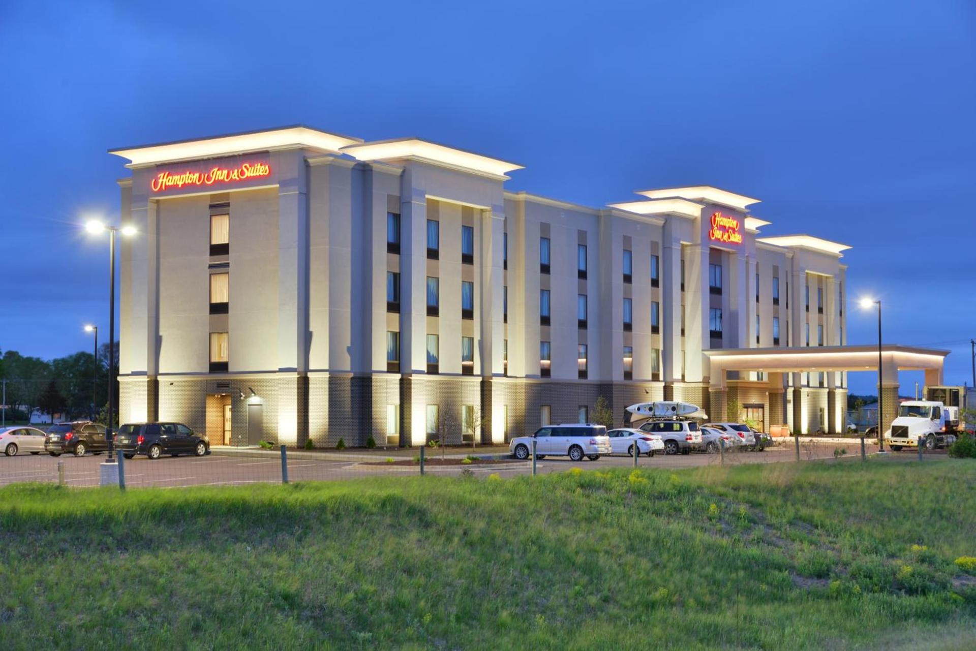Hampton Inn & Suites Chippewa Falls photo 26