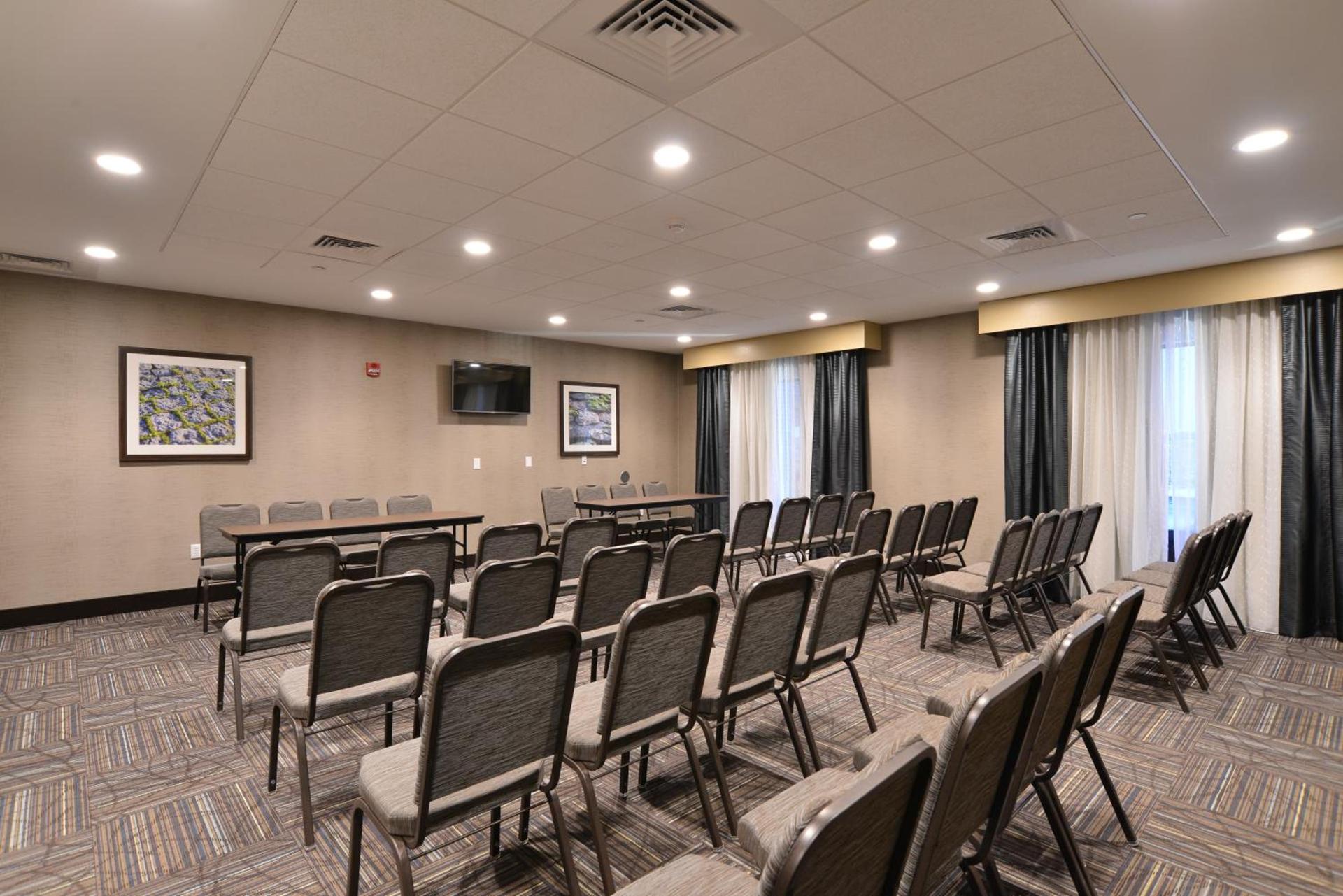 Hampton Inn & Suites Chippewa Falls photo 29