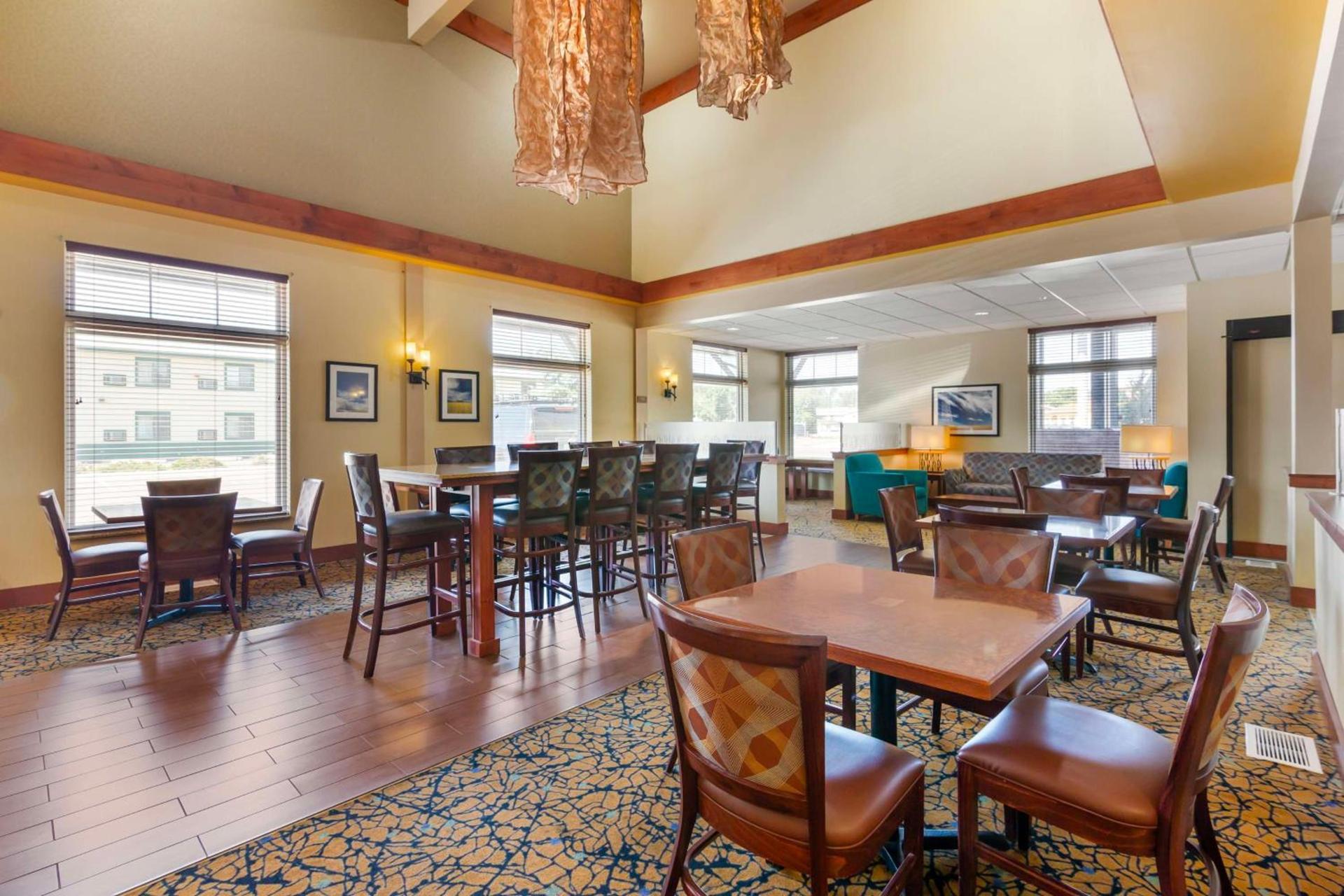 Best Western Golden Prairie Inn and Suites photo 7